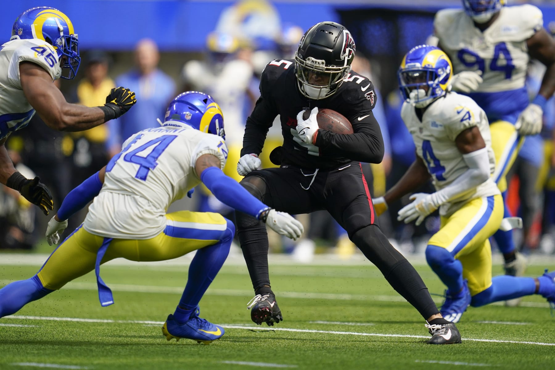 Atlanta Falcons wide receiver Drake London runs with the ball during the first half of an NFL football game against the Los Angeles Rams, Sunday, Sept. 18, 2022, in Inglewood, Calif. (AP Photo/Ashley Landis)