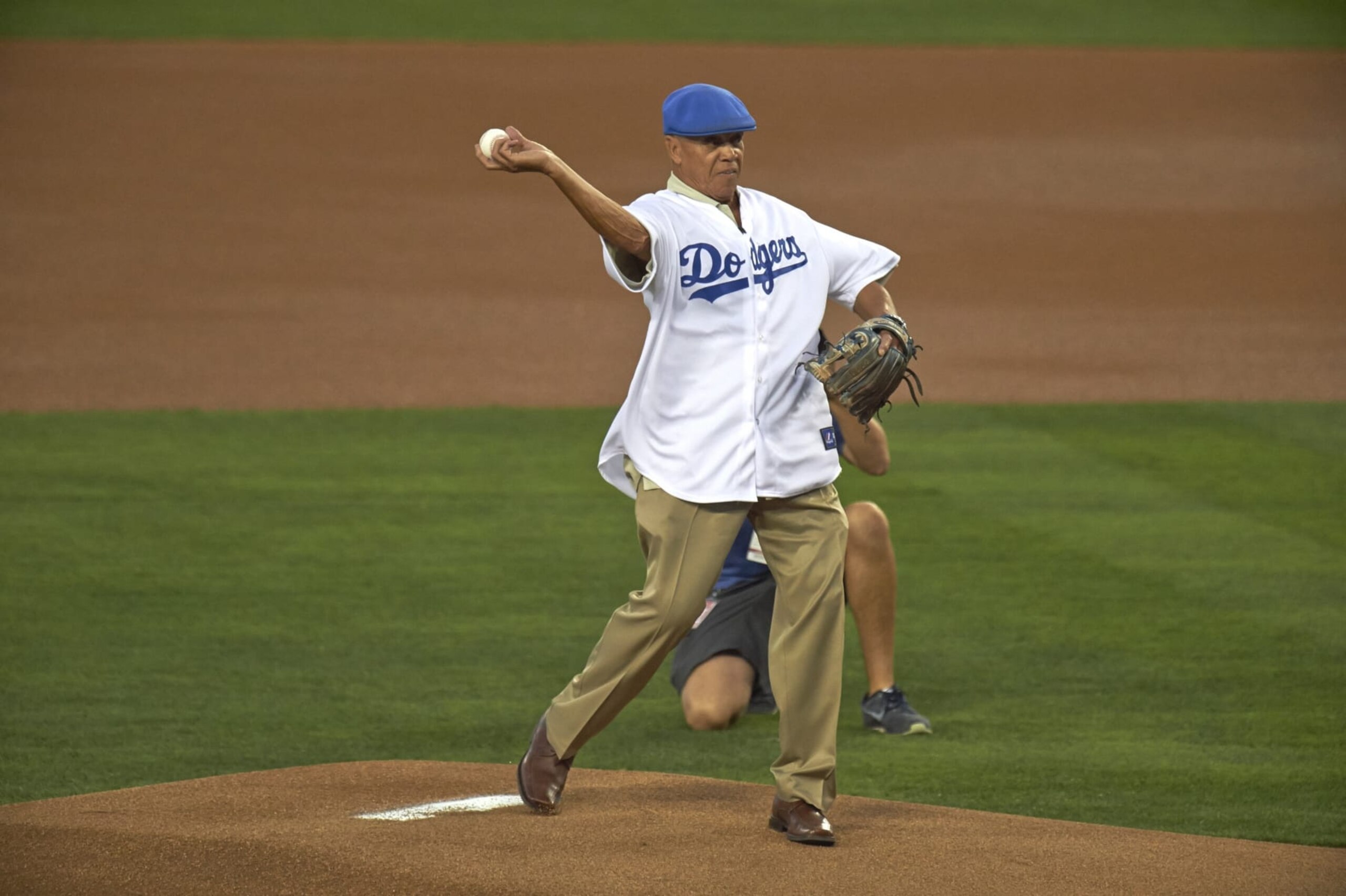 Baseball: NLDS Playoffs: Former Los Angeles Dodgers player Maury Wills throwing out ceremonial first pitch before game vs St. Louis Cardinals at Dodger Stadium. Game 2.
Los Angeles, CA 10/4/2014
CREDIT: John W. McDonough (Photo by John W. McDonough /Sports Illustrated via Getty Images)
(Set Number: X158774 TK1 ) Baseball: NLDS Playoffs: Former Los Angeles Dodgers player Maury Wills throwing out ceremonial first pitch before game vs St. Louis Cardinals at Dodger Stadium. Game 2.
Los Angeles, CA 10/4/2014
CREDIT: John W. McDonough (Photo by John W. McDonough /Sports Illustrated via Getty Images)
(Set Number: X158774 TK1 )
