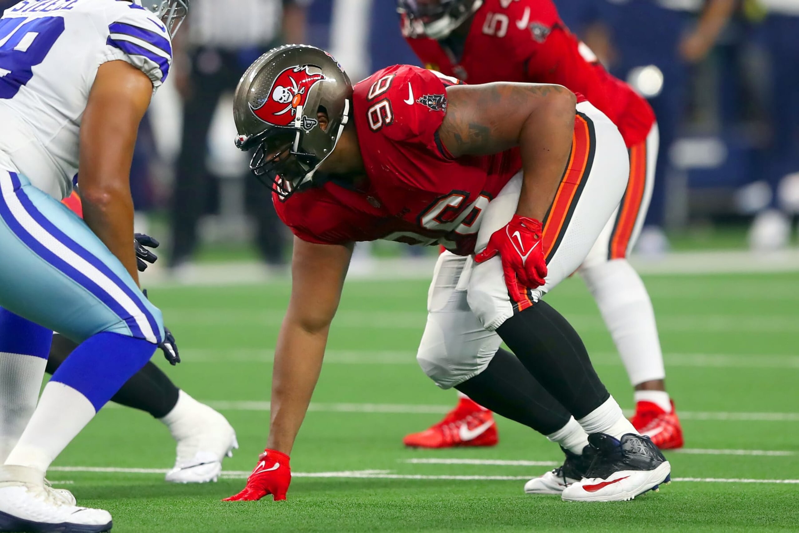 ARLINGTON, TX - SEPTEMBER 11: Tampa Bay Buccaneers Defensive Tackle Akiem Hicks (96) rushes the passer during the Tampa Bay Buccaneers-Dallas Cowboys regular season game on September 11, 2022 at AT&T Stadium in Arlington, TX. (Photo by Cliff Welch/Icon Sportswire via Getty Images)