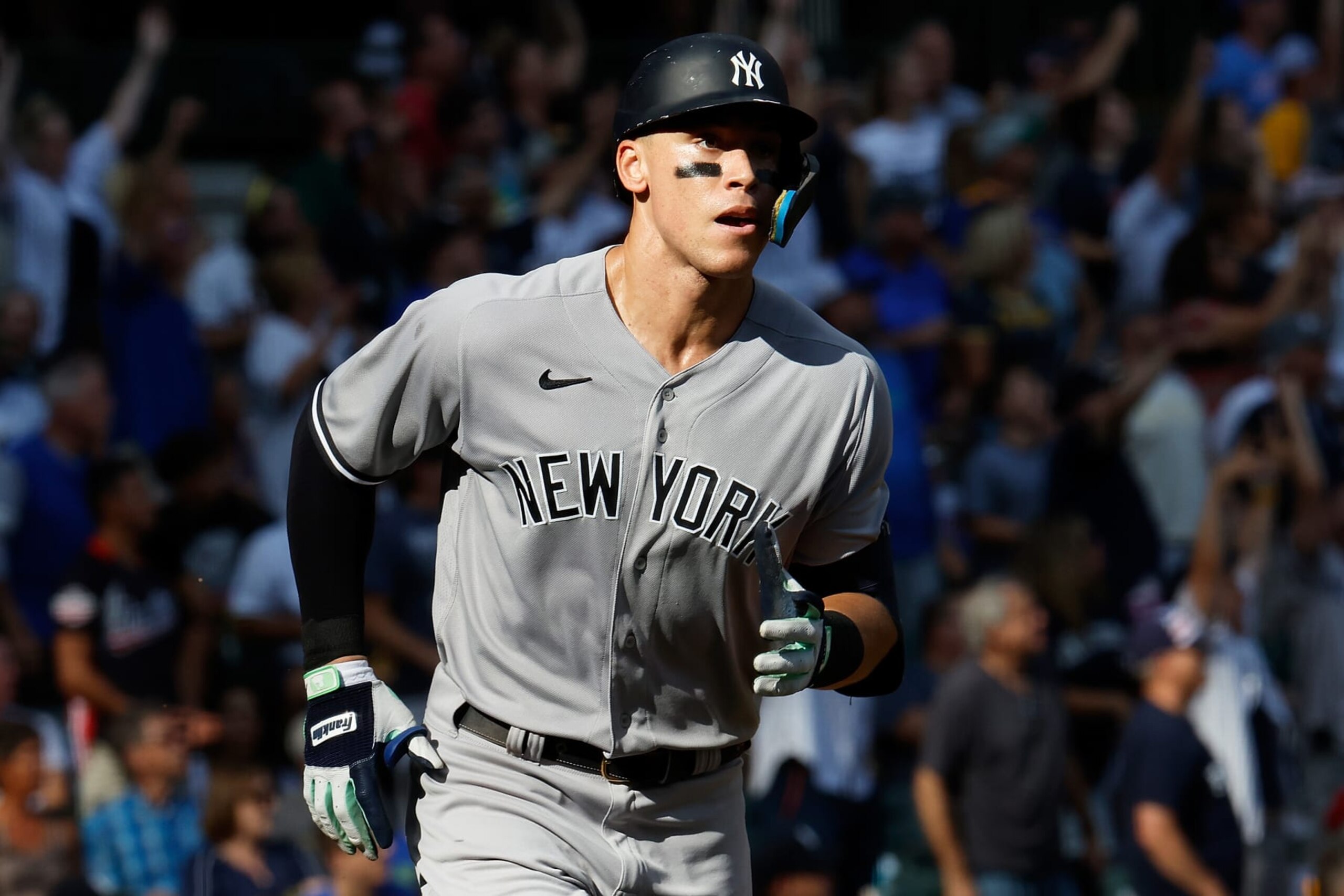 MILWAUKEE, WISCONSIN - SEPTEMBER 18: Aaron Judge #99 of the New York Yankees runs the bases on his home run in the seventh inning against the Milwaukee Brewers at American Family Field on September 18, 2022 in Milwaukee, Wisconsin. (Photo by John Fisher/Getty Images)