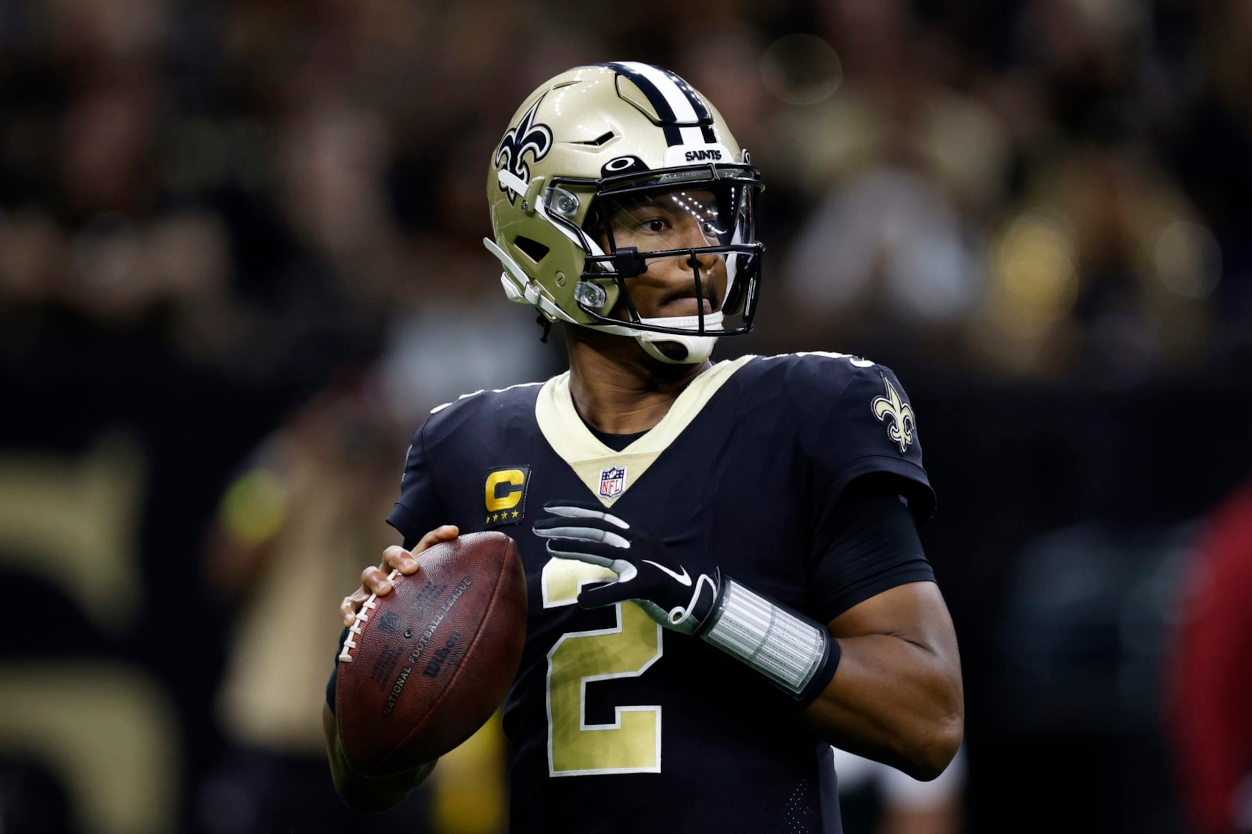NEW ORLEANS, LOUISIANA - SEPTEMBER 18: Jameis Winston #2 of the New Orleans Saints in action against the Tampa Bay Buccaneers at Caesars Superdome on September 18, 2022 in New Orleans, Louisiana. (Photo by Chris Graythen/Getty Images)