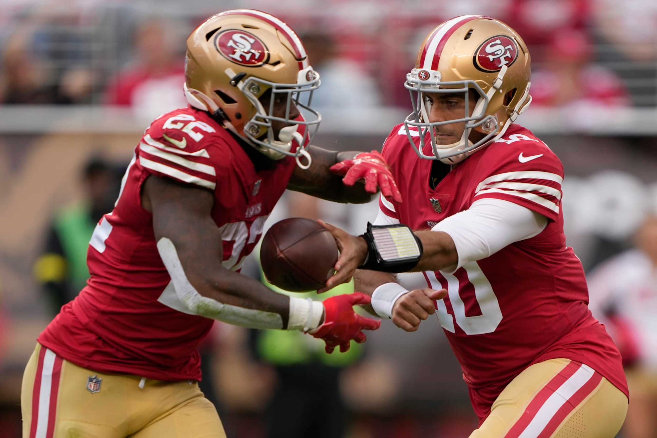 SANTA CLARA, CALIFORNIA - SEPTEMBER 18: Jimmy Garoppolo #10 of the San Francisco 49ers hands the ball off to Jeff Wilson Jr. #22 against the Seattle Seahawks during the first half at Levi's Stadium on September 18, 2022 in Santa Clara, California. (Photo by Thearon W. Henderson/Getty Images) SANTA CLARA, CALIFORNIA - SEPTEMBER 18: Jimmy Garoppolo #10 of the San Francisco 49ers hands the ball off to Jeff Wilson Jr. #22 against the Seattle Seahawks during the first half at Levi's Stadium on September 18, 2022 in Santa Clara, California. (Photo by Thearon W. Henderson/Getty Images)