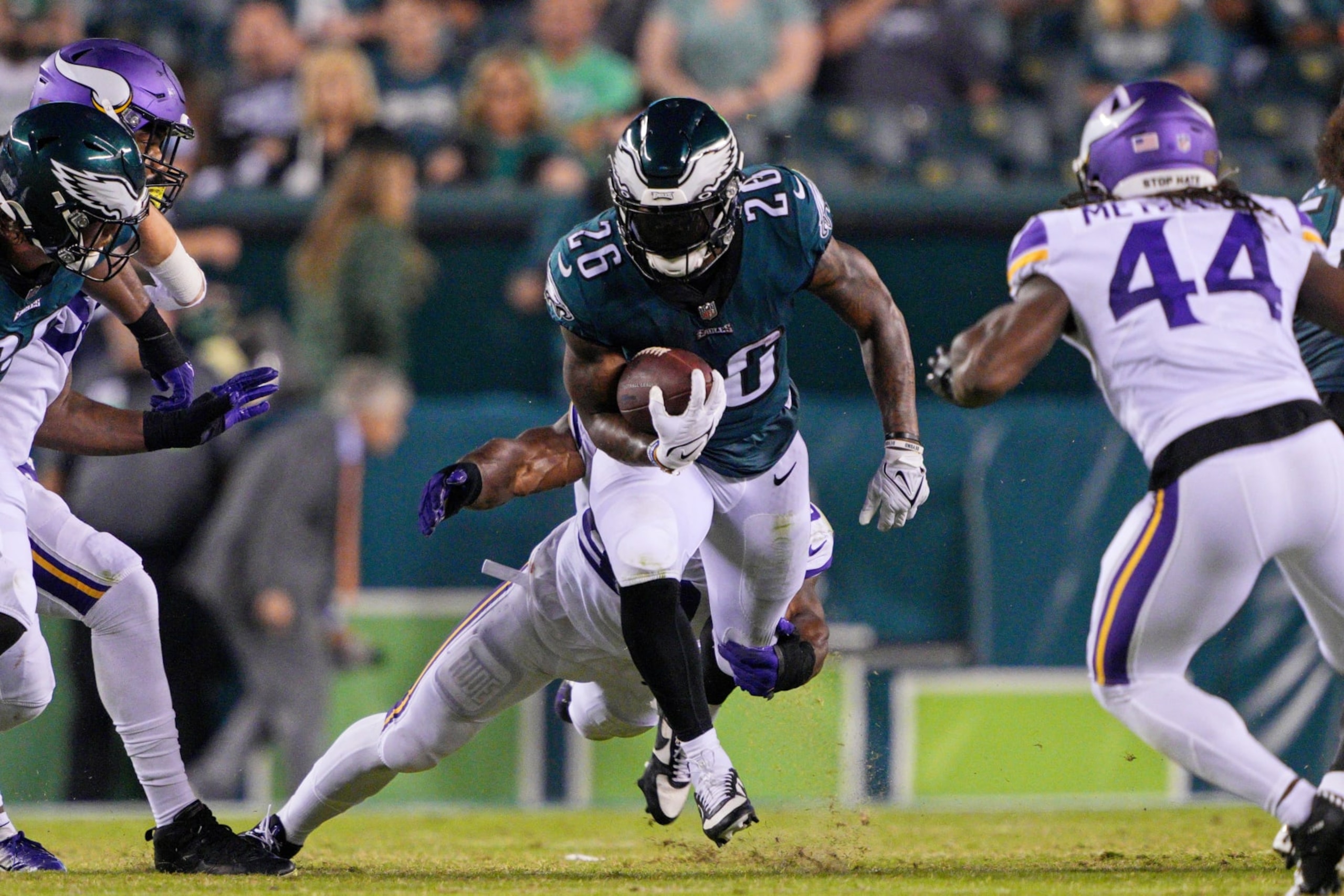 PHILADELPHIA, PA - SEPTEMBER 19: Philadelphia Eagles running back Miles Sanders (26) runs the ball during the game between the Minnesota Vikings and the Philadelphia Eagles on September 19, 2022 at Lincoln Financial Field in Philadelphia PA. (Photo by Andy Lewis/Icon Sportswire via Getty Images)