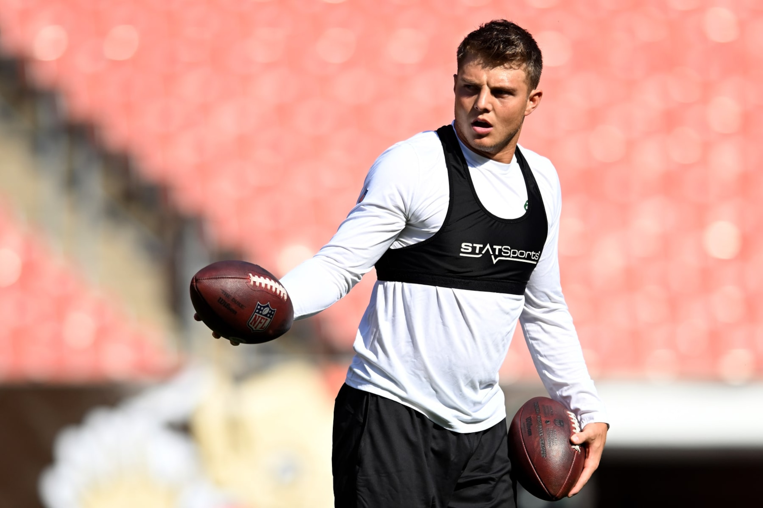 CLEVELAND, OHIO - SEPTEMBER 18: Zach Wilson #2 of the New York Jets warms up before the game against the Cleveland Browns at FirstEnergy Stadium on September 18, 2022 in Cleveland, Ohio. (Photo by Nick Cammett/Getty Images)