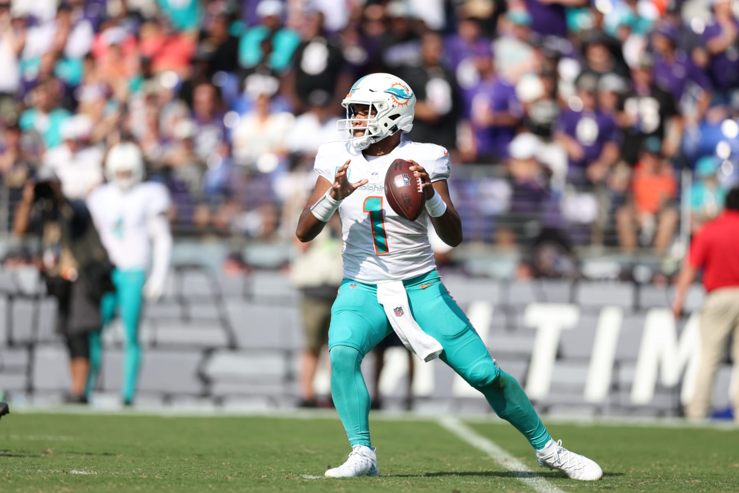 Football: Miami Dolphins Tua Tagovailoa (1) in action, drops back to pass vs. Baltimore Ravens at MT Bank Stadium.
Baltimore, MD 9/18/2022
CREDIT: Simon Bruty (Photo by Simon Bruty/Sports Illustrated via Getty Images)
(Set Number: X164166)