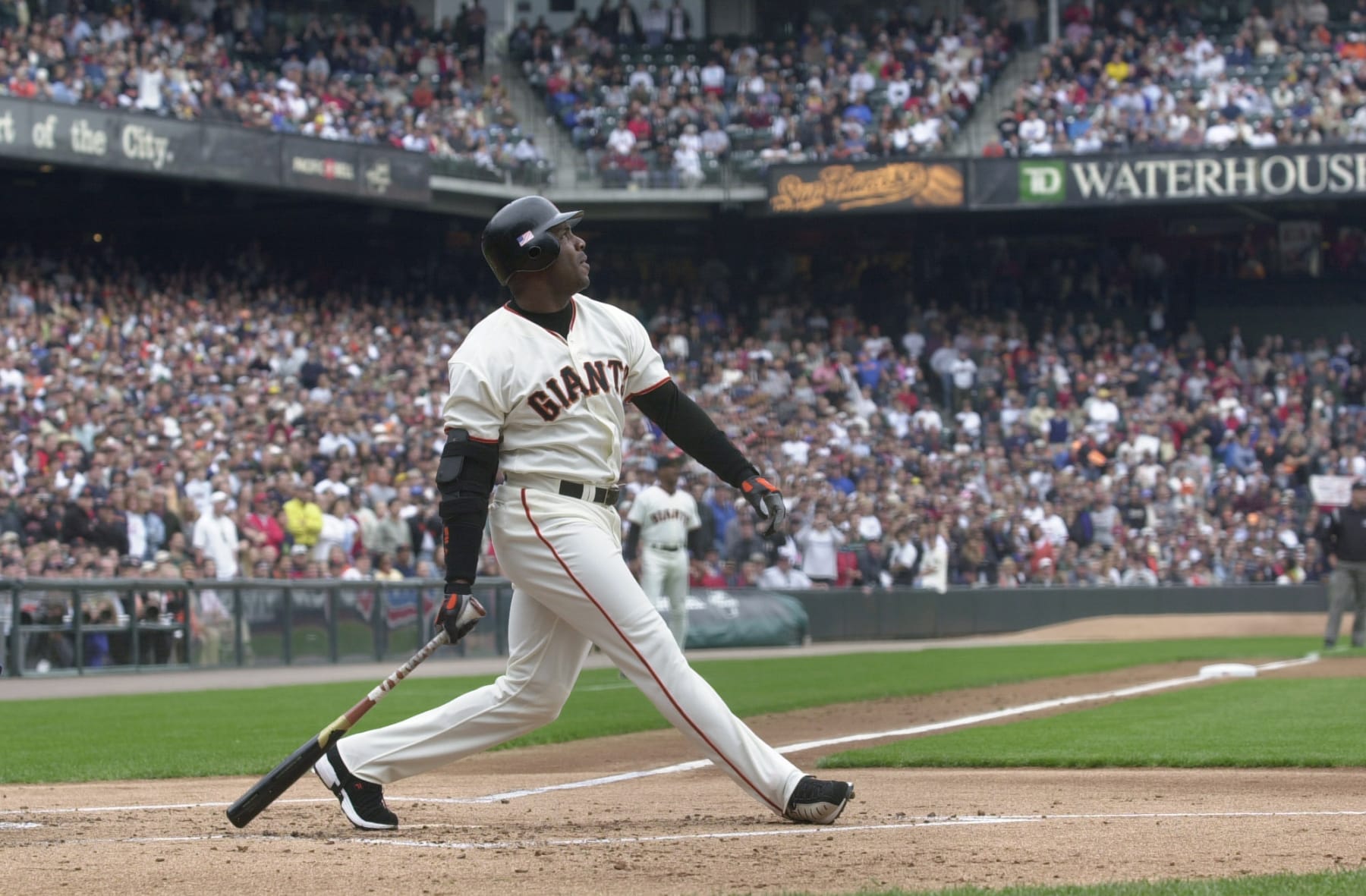 7 Oct 2001:  Barry Bonds #25 of the San Francisco Giants watches his 73rd home run hit against the Los Angeles Dodgers during the first inning at Pacific Bell Park in San Francisco, California.  DIGITAL IMAGE. Mandatory Credit: Harry How/ALLSPORT