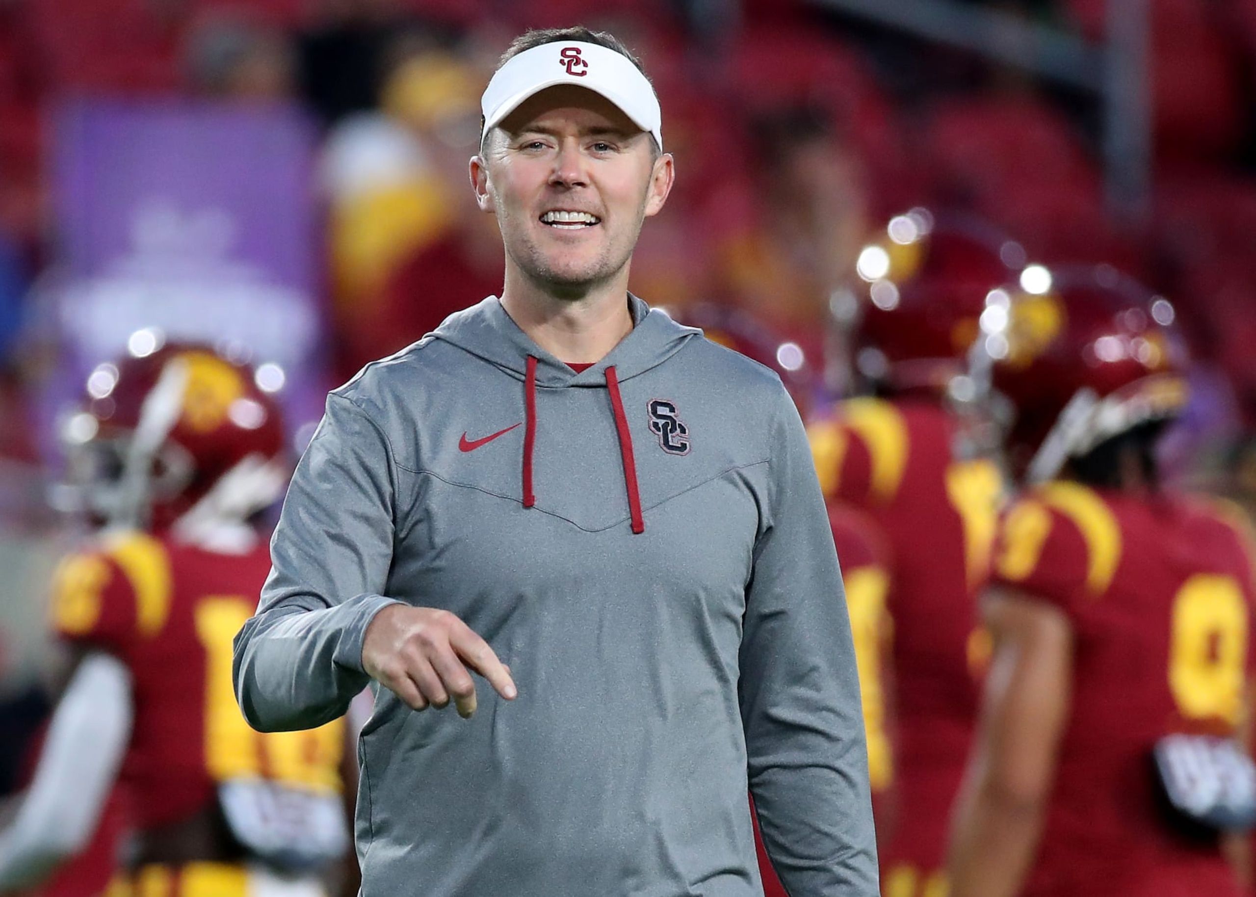 LOS ANGELES, CALIF. - SEP. 17, 2022. USC head coach Lincoln Riley directs pre-game warmups before the Trojans face off against Fresno State at the Coliseum in Los Angeles. on Saturday night, Sep. 17, 2022. (Luis Sinco / Los Angeles Time LOS ANGELES, CALIF. - SEP. 17, 2022. USC head coach Lincoln Riley directs pre-game warmups before the Trojans face off against Fresno State at the Coliseum in Los Angeles. on Saturday night, Sep. 17, 2022. (Luis Sinco / Los Angeles Time