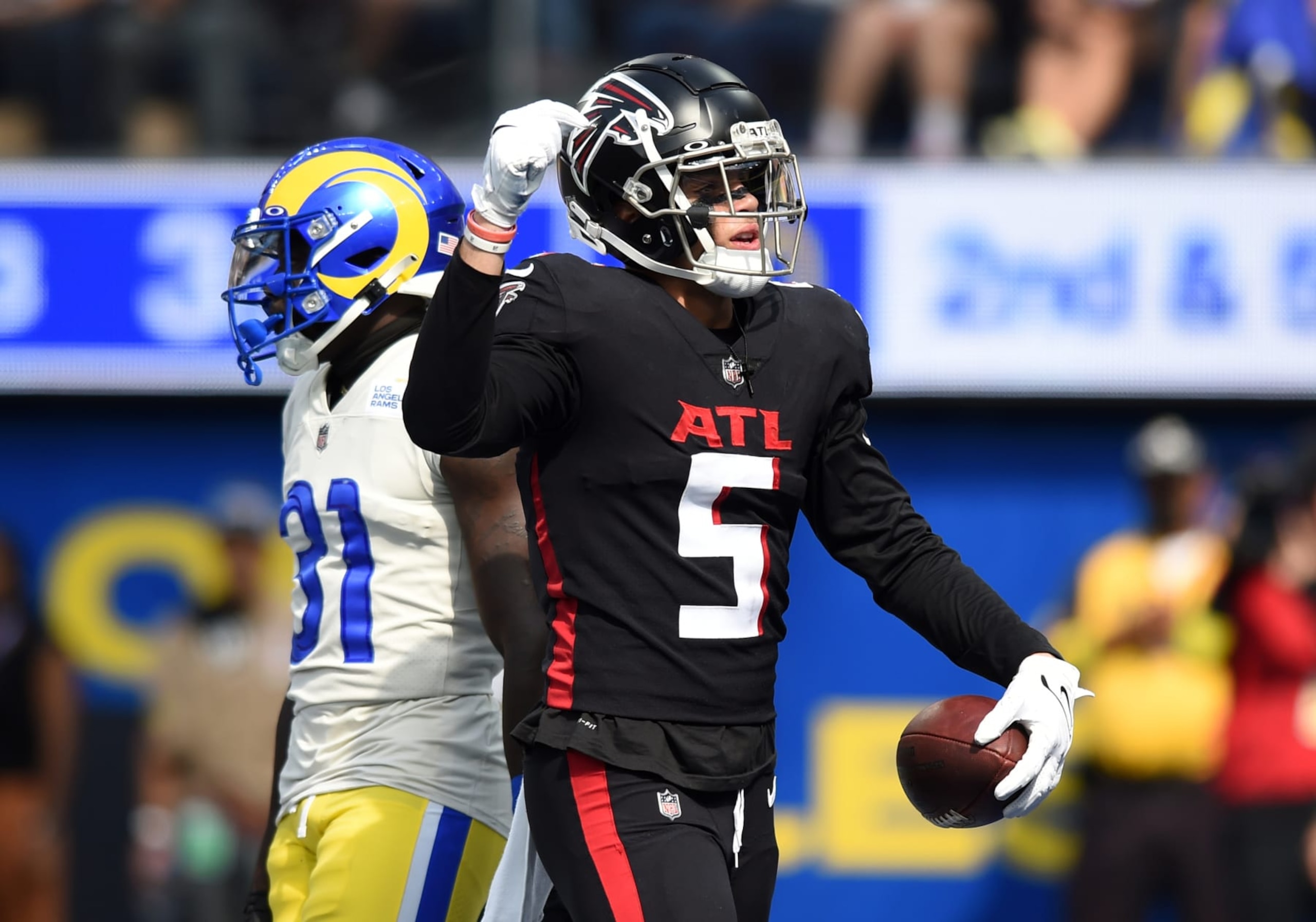 INGLEWOOD, CA - SEPTEMBER 18: Atlanta Falcons Wide Receiver Drake London (5) during an NFL game between the Atlanta Falcons and the Los Angeles Rams on September 18, 2022, at SoFi Stadium in Inglewood, CA. (Photo by Chris Williams/Icon Sportswire via Getty Images)