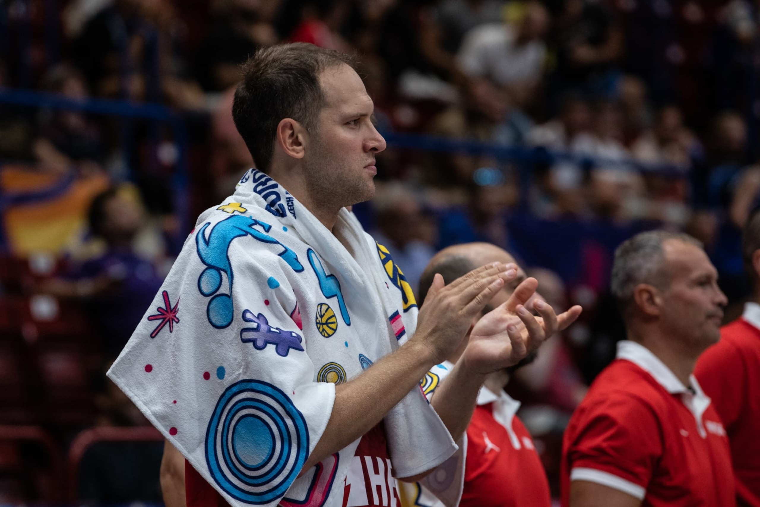 MILAN, ITALY - SEPTEMBER 03: Bojan Bogdanovic, #44 of Croatia, claps from the sidelines during the FIBA EuroBasket 2022 group C match between Great Britain and Croatia at Forum di Assago on September 03, 2022 in Milan, Italy. (Photo by Emanuele Cremaschi/Getty Images) MILAN, ITALY - SEPTEMBER 03: Bojan Bogdanovic, #44 of Croatia, claps from the sidelines during the FIBA EuroBasket 2022 group C match between Great Britain and Croatia at Forum di Assago on September 03, 2022 in Milan, Italy. (Photo by Emanuele Cremaschi/Getty Images)