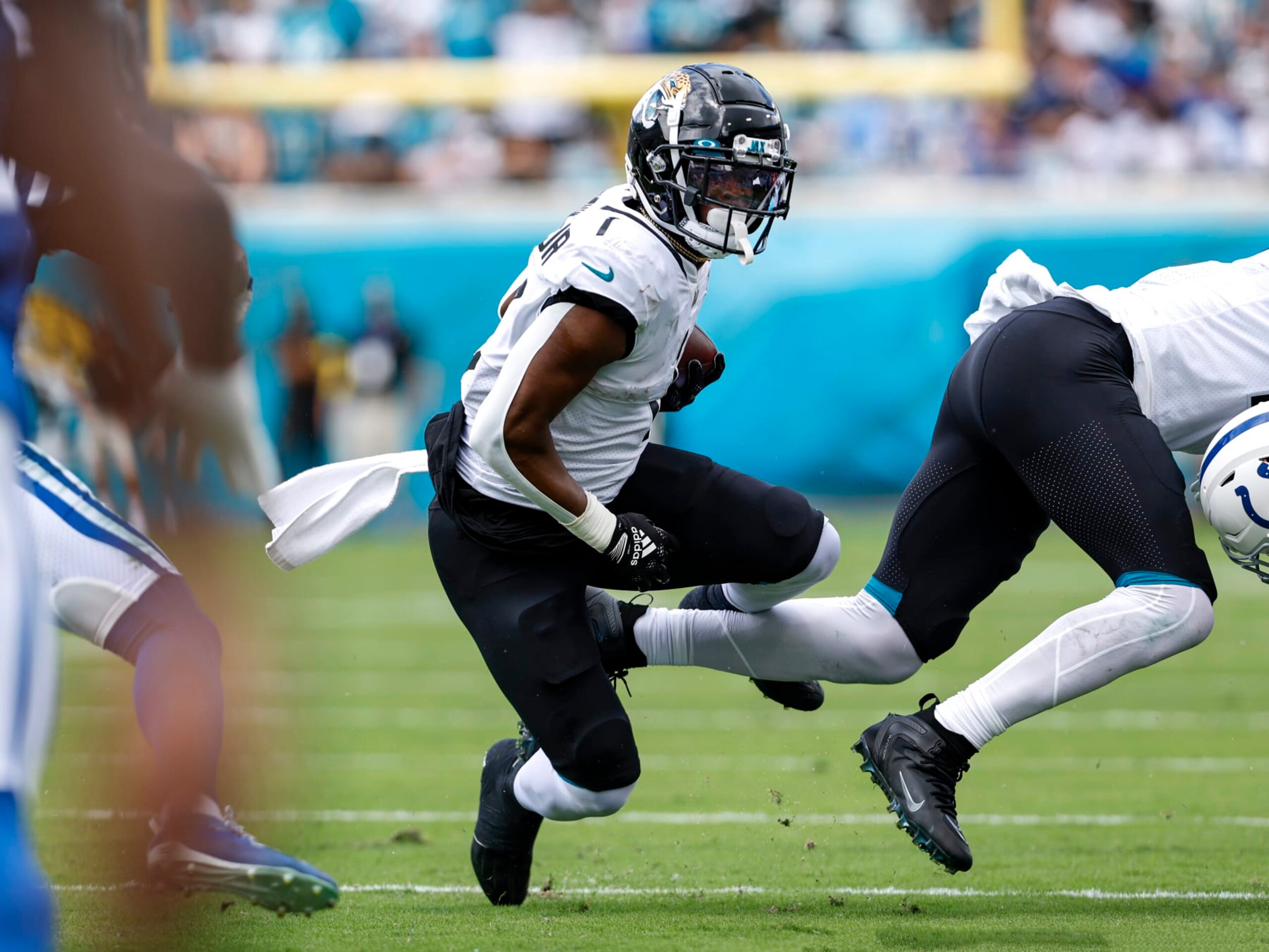 JACKSONVILLE, FL - SEPTEMBER 18: Runningback Travis Etienne Jr. #1 of the Jacksonville Jaguars on a running play during the game against the Indianapolis Colts at TIAA Bank Field on September 18, 2022 in Jacksonville, Florida. The Jaguars defeated the Colts 24-0. (Photo by Don Juan Moore/Getty Images)