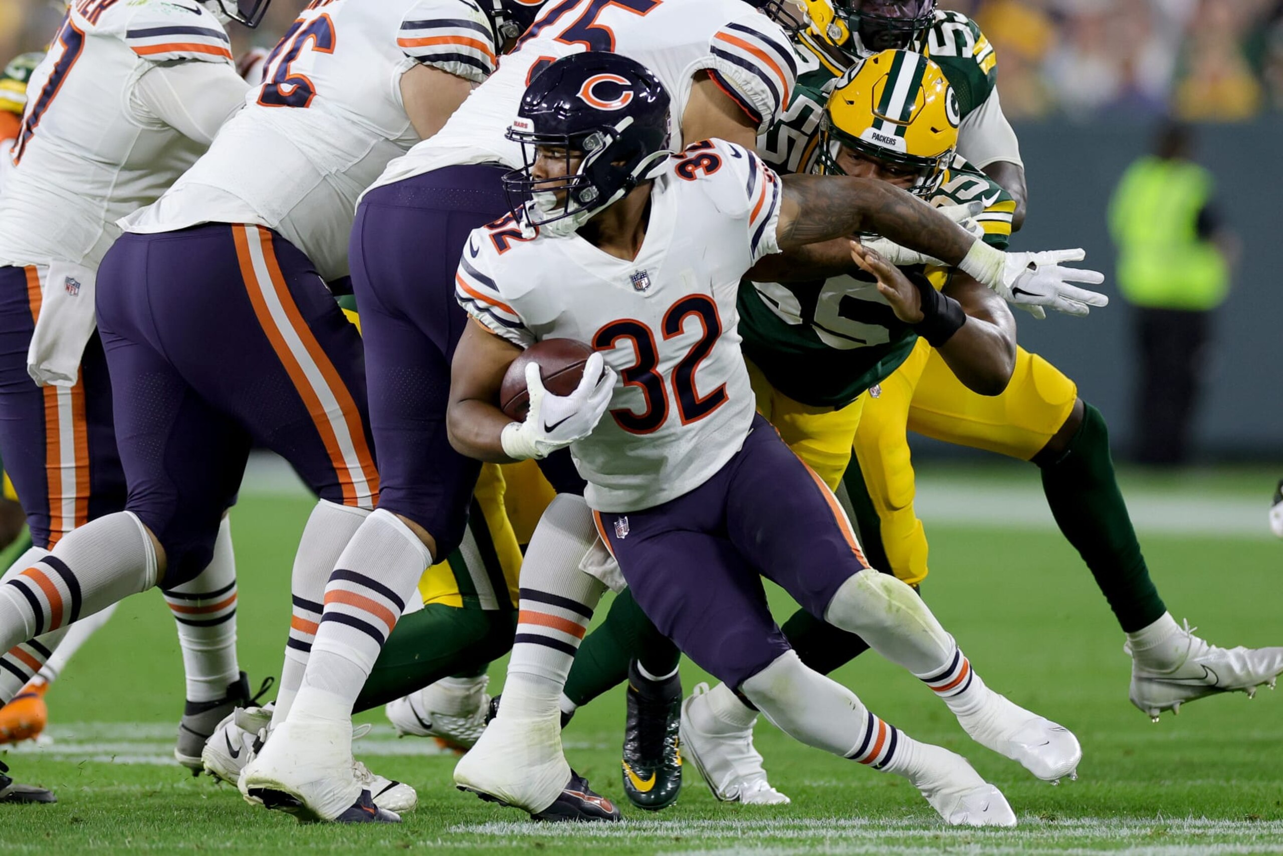 GREEN BAY, WISCONSIN - SEPTEMBER 18: David Montgomery #32 of the Chicago Bears runs the ball during the second half in the game against the Green Bay Packers at Lambeau Field on September 18, 2022 in Green Bay, Wisconsin. (Photo by Stacy Revere/Getty Images)