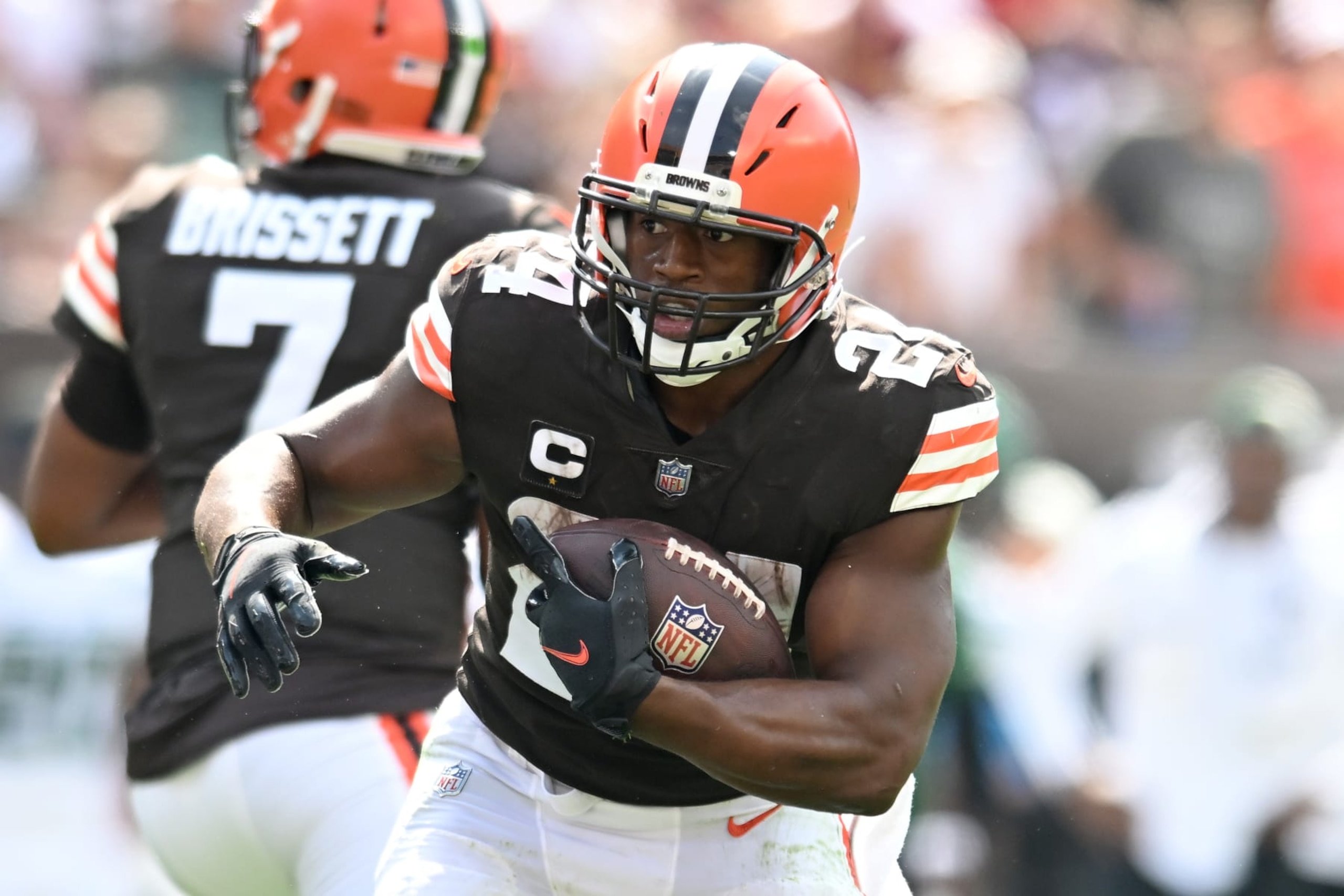 CLEVELAND, OHIO - SEPTEMBER 18: Nick Chubb #24 of the Cleveland Browns runs with the ball against the New York Jets during the first quarter at FirstEnergy Stadium on September 18, 2022 in Cleveland, Ohio. (Photo by Nick Cammett/Getty Images)