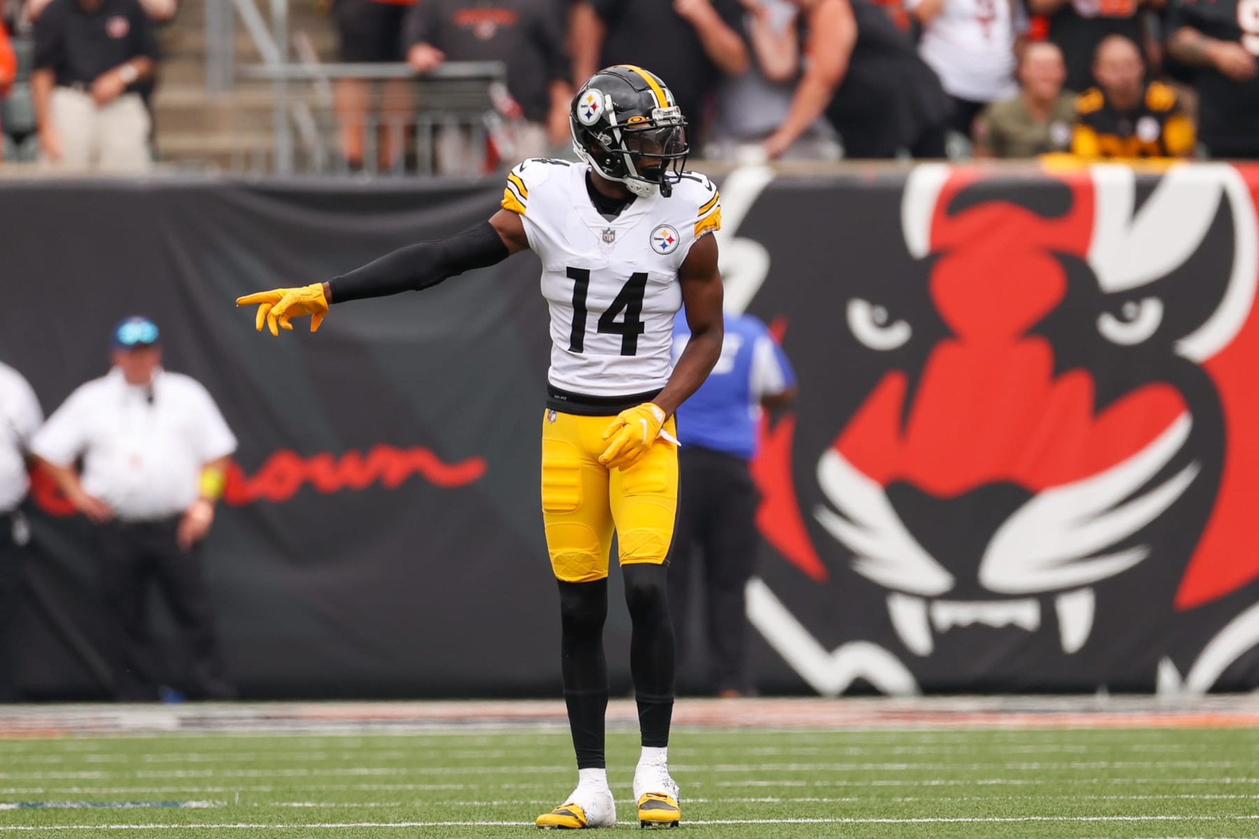 CINCINNATI, OH - SEPTEMBER 11: Pittsburgh Steelers wide receiver George Pickens (14) during the game against the Pittsburgh Steelers and the Cincinnati Bengals on September 11, 2022, at Paycor Stadium in Cincinnati, OH.  (Photo by Ian Johnson/Icon Sportswire via Getty Images)