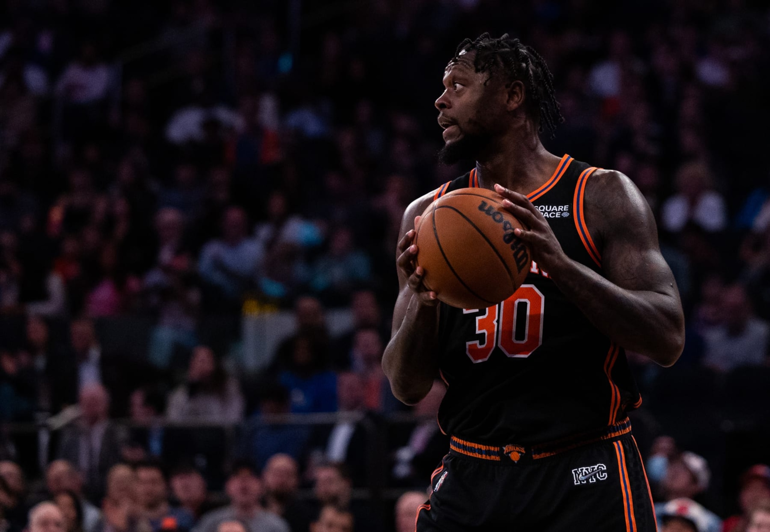 NEW YORK, NEW YORK - MARCH 18: Julius Randle #30 of the New York Knicks holds the ball after getting a rebound during the first half of the game against the Washington Wizards at Madison Square Garden on March 18, 2022 in New York City. NOTE TO USER: User expressly acknowledges and agrees that, by downloading and or using this photograph, User is consenting to the terms and conditions of the Getty Images License Agreement. (Photo by Dustin Satloff/Getty Images)