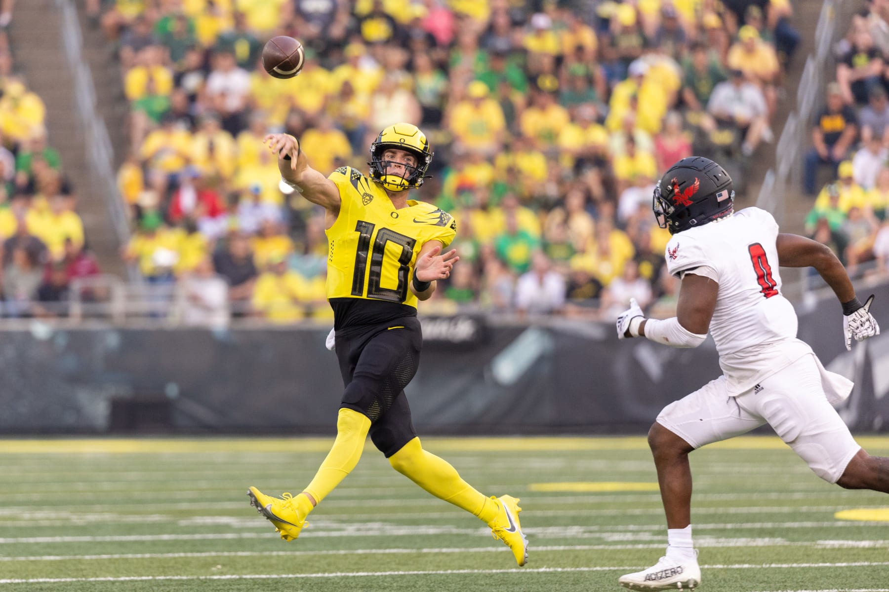 EUGENE, OR - SEPTEMBER 10: Bo Nix #10 of the Oregon Ducks passes the ball during the first half of the game against the Eastern Washington Eagles at Autzen Stadium on September 10, 2022 in Eugene, Oregon. (Photo by Tom Hauck/Getty Images)
