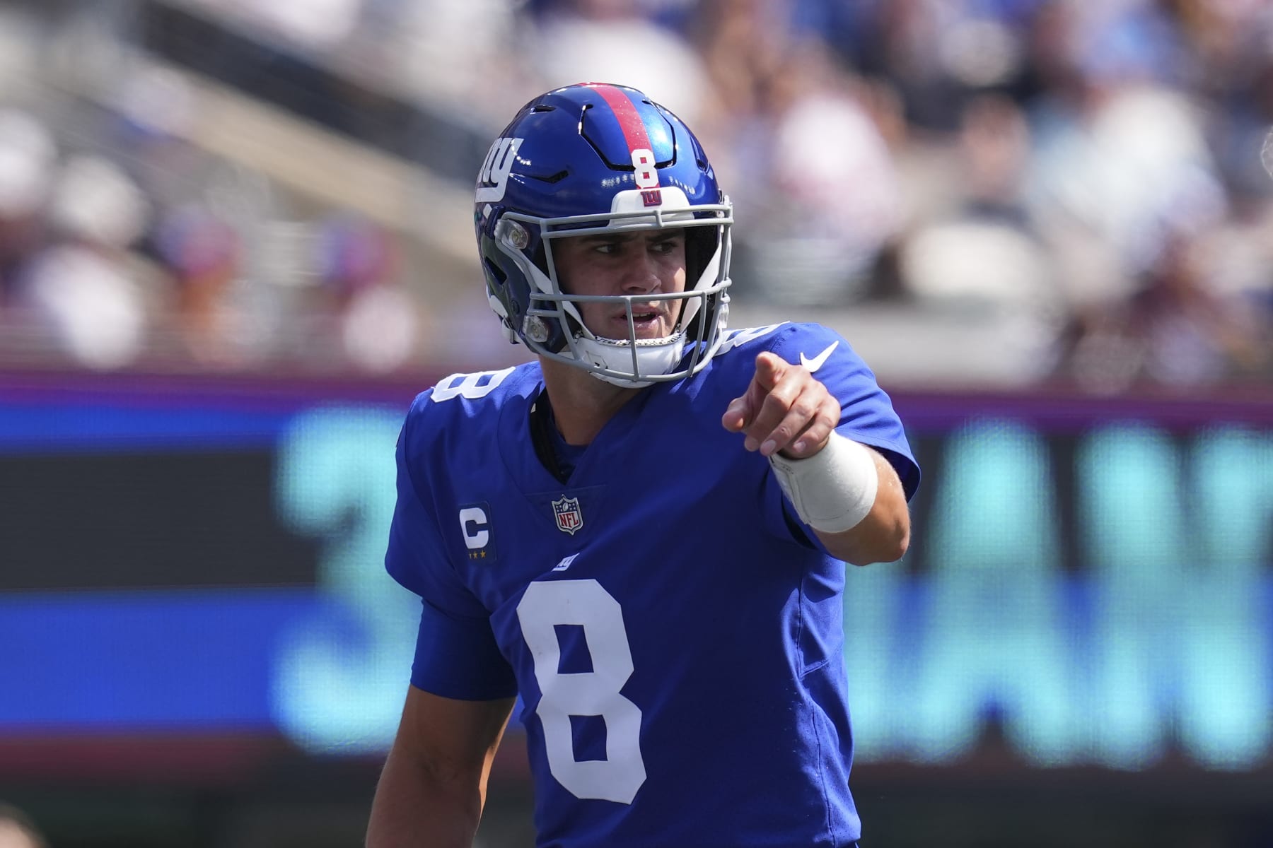 EAST RUTHERFORD, NJ - SEPTEMBER 18: Daniel Jones #8 of the New York Giants points against the Carolina Panthers at MetLife Stadium on September 18, 2022 in East Rutherford, New Jersey. (Photo by Mitchell Leff/Getty Images)