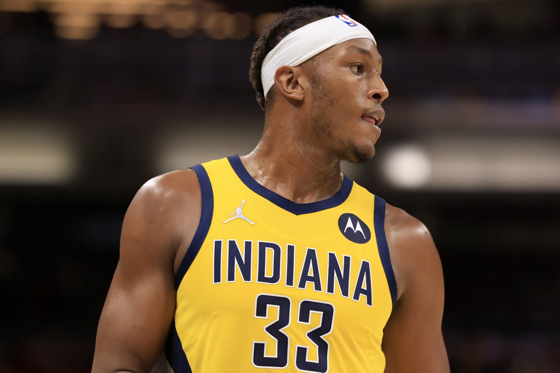INDIANAPOLIS, INDIANA - DECEMBER 31: Myles Turner #33 of the Indiana Pacers on the court in the game against the Chicago Bulls at Gainbridge Fieldhouse on December 31, 2021 in Indianapolis, Indiana. NOTE TO USER: User expressly acknowledges and agrees that, by downloading and or using this Photograph, user is consenting to the terms and conditions of the Getty Images License Agreement. (Photo by Justin Casterline/Getty Images)