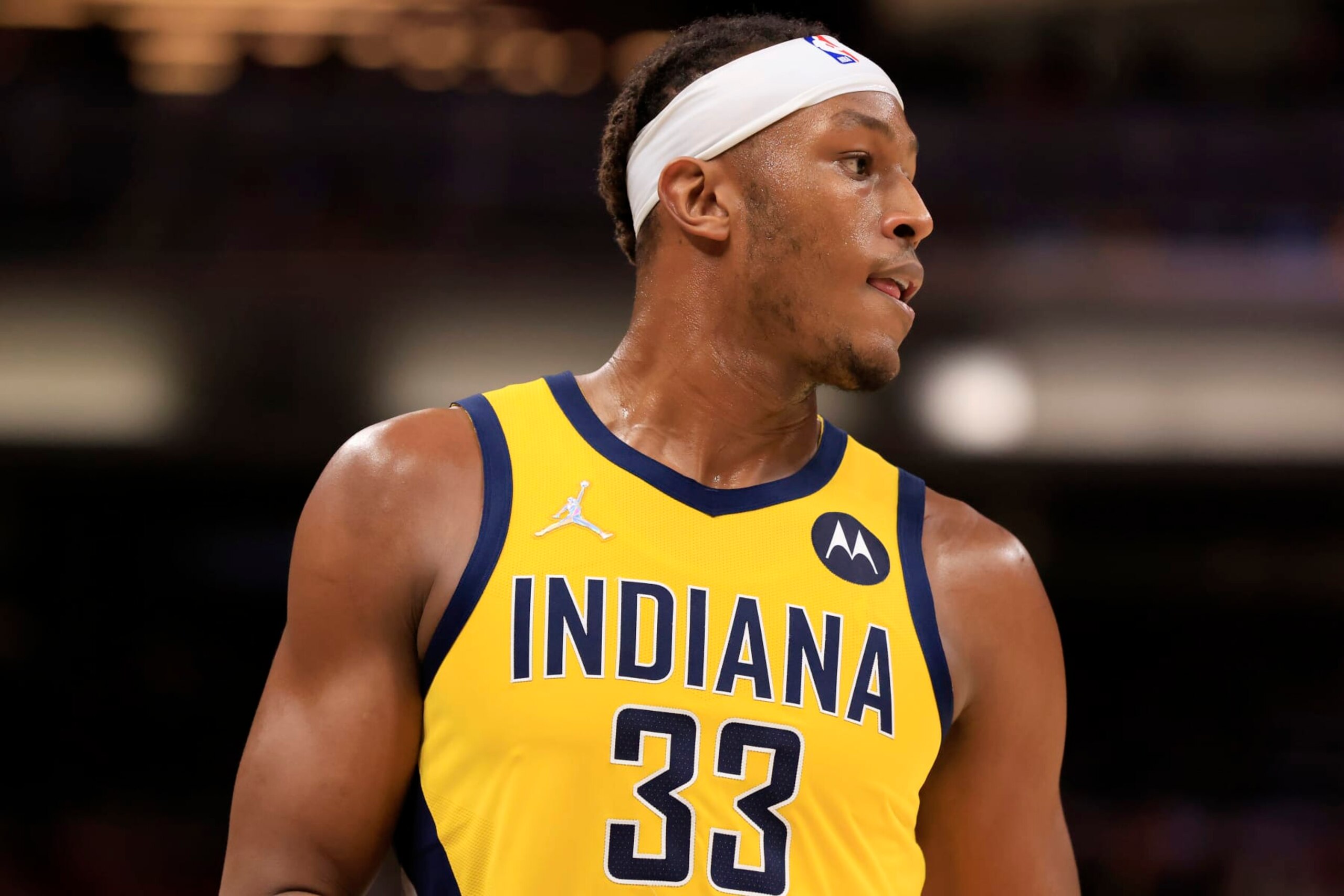 INDIANAPOLIS, INDIANA - DECEMBER 31: Myles Turner #33 of the Indiana Pacers on the court in the game against the Chicago Bulls at Gainbridge Fieldhouse on December 31, 2021 in Indianapolis, Indiana. NOTE TO USER: User expressly acknowledges and agrees that, by downloading and or using this Photograph, user is consenting to the terms and conditions of the Getty Images License Agreement. (Photo by Justin Casterline/Getty Images)