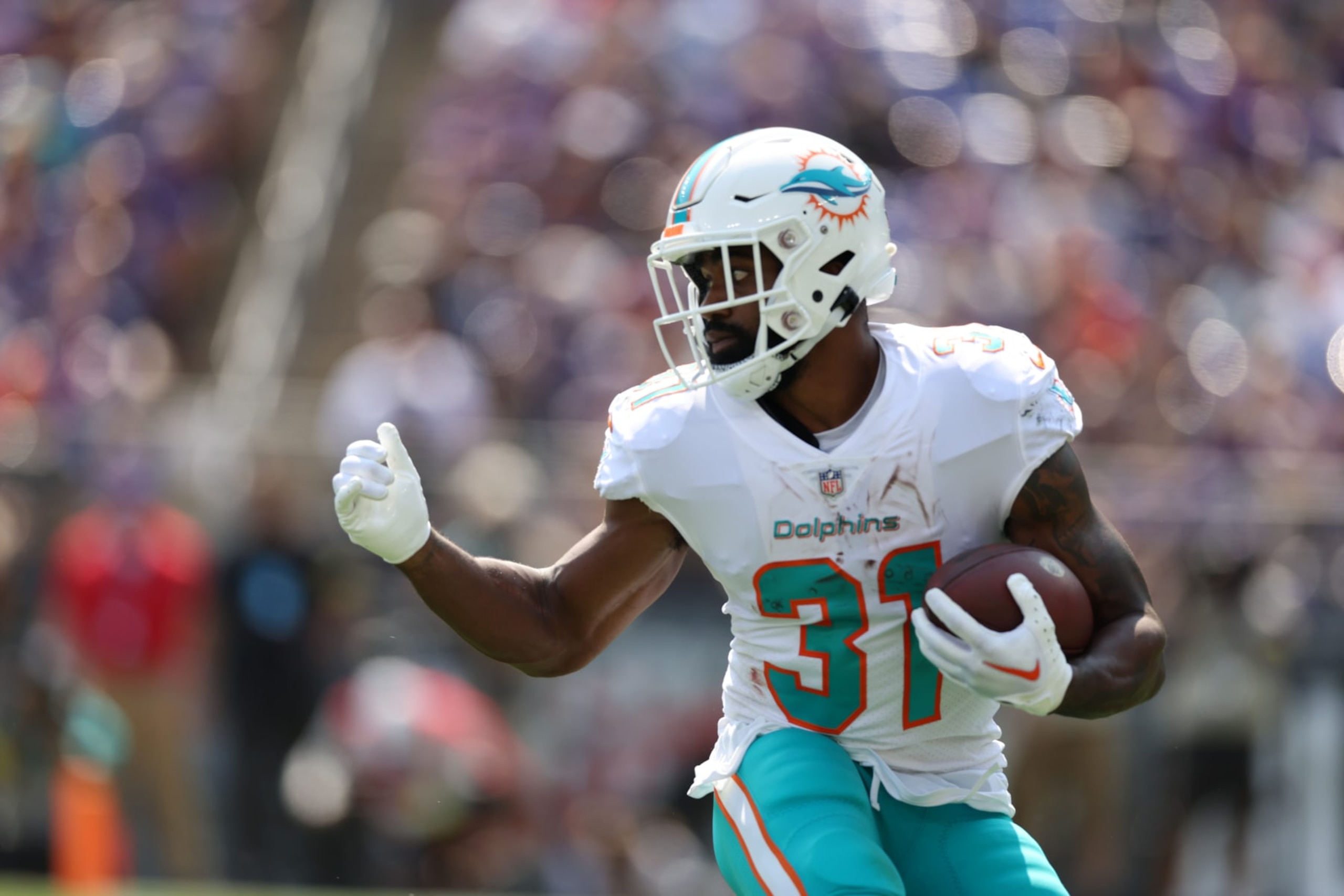 Football: Miami Dolphins Raheem Mostert (31) in action, runs the football vs. Baltimore Ravens at MT Bank Stadium.
Baltimore, MD 9/18/2022
CREDIT: Simon Bruty (Photo by Simon Bruty/Sports Illustrated via Getty Images)
(Set Number: X164166)