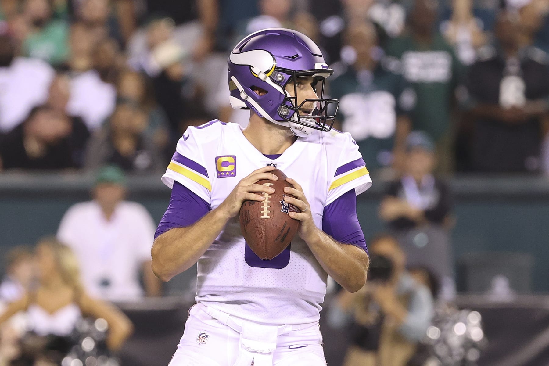 PHILADELPHIA, PENNSYLVANIA - SEPTEMBER 19: Kirk Cousins #8 of the Minnesota Vikings looks to pass against the Philadelphia Eagles at Lincoln Financial Field on September 19, 2022 in Philadelphia, Pennsylvania. (Photo by Tim Nwachukwu/Getty Images)
