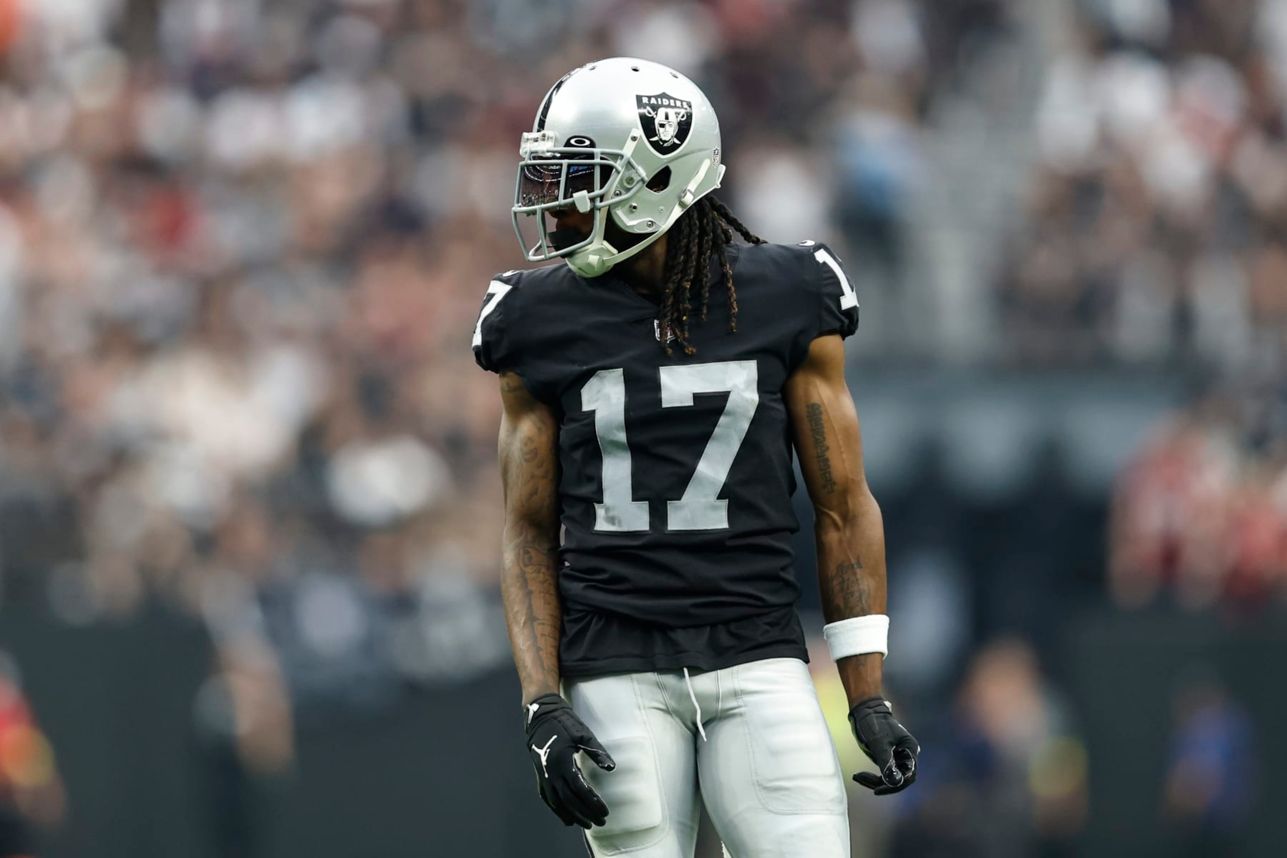 LAS VEGAS, NEVADA - SEPTEMBER 18: Davonte Adams #17 of the Las Vegas Raiders looks on during an NFL football game between the Las Vegas Raiders and the Arizona Cardinals at Allegiant Stadium on September 18, 2022 in Las Vegas, Nevada. (Photo by Michael Owens/Getty Images)