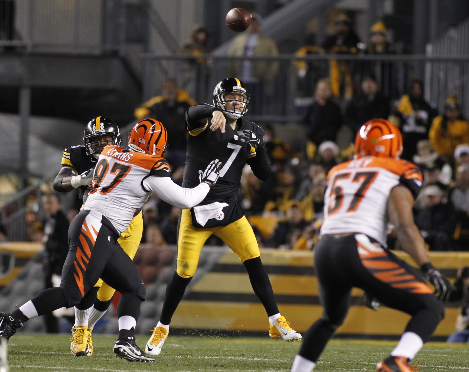 PITTSBURGH, PA - DECEMBER 28:  Ben Roethlisberger #7 of the Pittsburgh Steelers plays against the Cincinnati Bengals on December 28, 2014 at Heinz Field in Pittsburgh, Pennsylvania.  (Photo by Justin K. Aller/Getty Images) 
