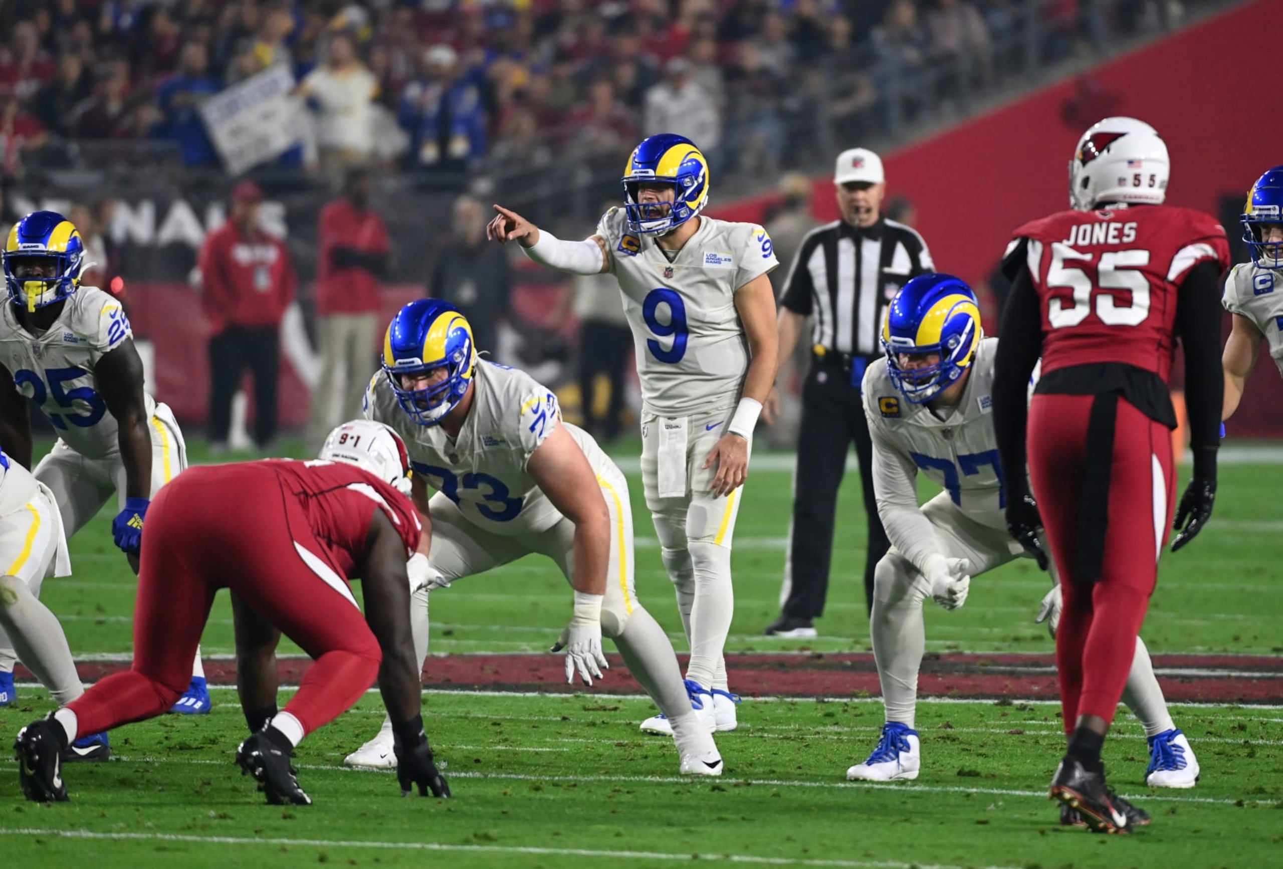 GLENDALE, ARIZONA - DECEMBER 13: Matthew Stafford #9 of the Los Angeles Rams points to the defense prior to taking the snap against the Arizona Cardinals at State Farm Stadium on December 13, 2021 in Glendale, Arizona. (Photo by Norm Hall/Getty Images)