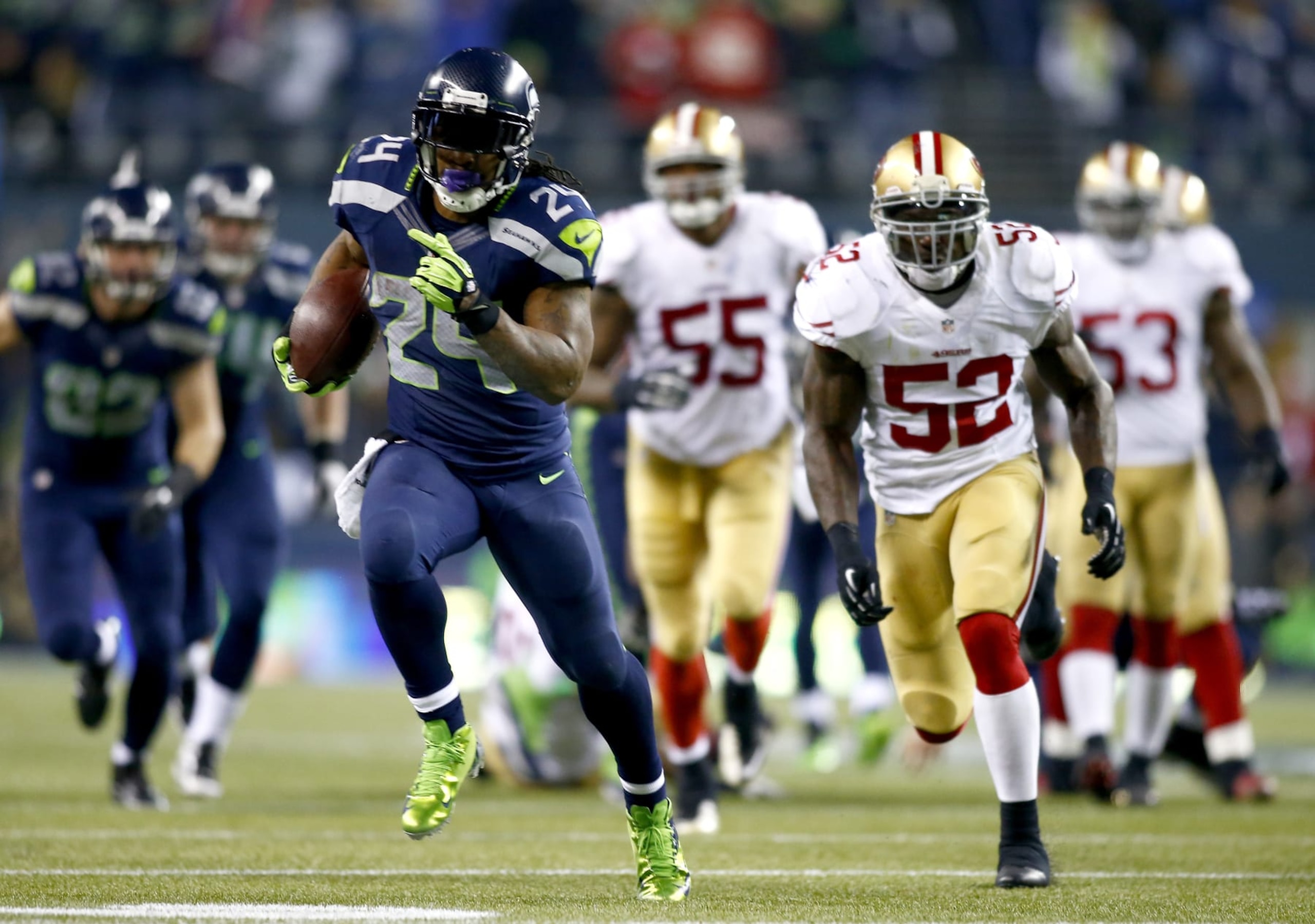 SEATTLE, WA - JANUARY 19:  Running back Marshawn Lynch #24 of the Seattle Seahawks runs for a 40-yard touchdown in the third quarter against the San Francisco 49ers during the 2014 NFC Championship at CenturyLink Field on January 19, 2014 in Seattle, Washington.  (Photo by Jonathan Ferrey/Getty Images)