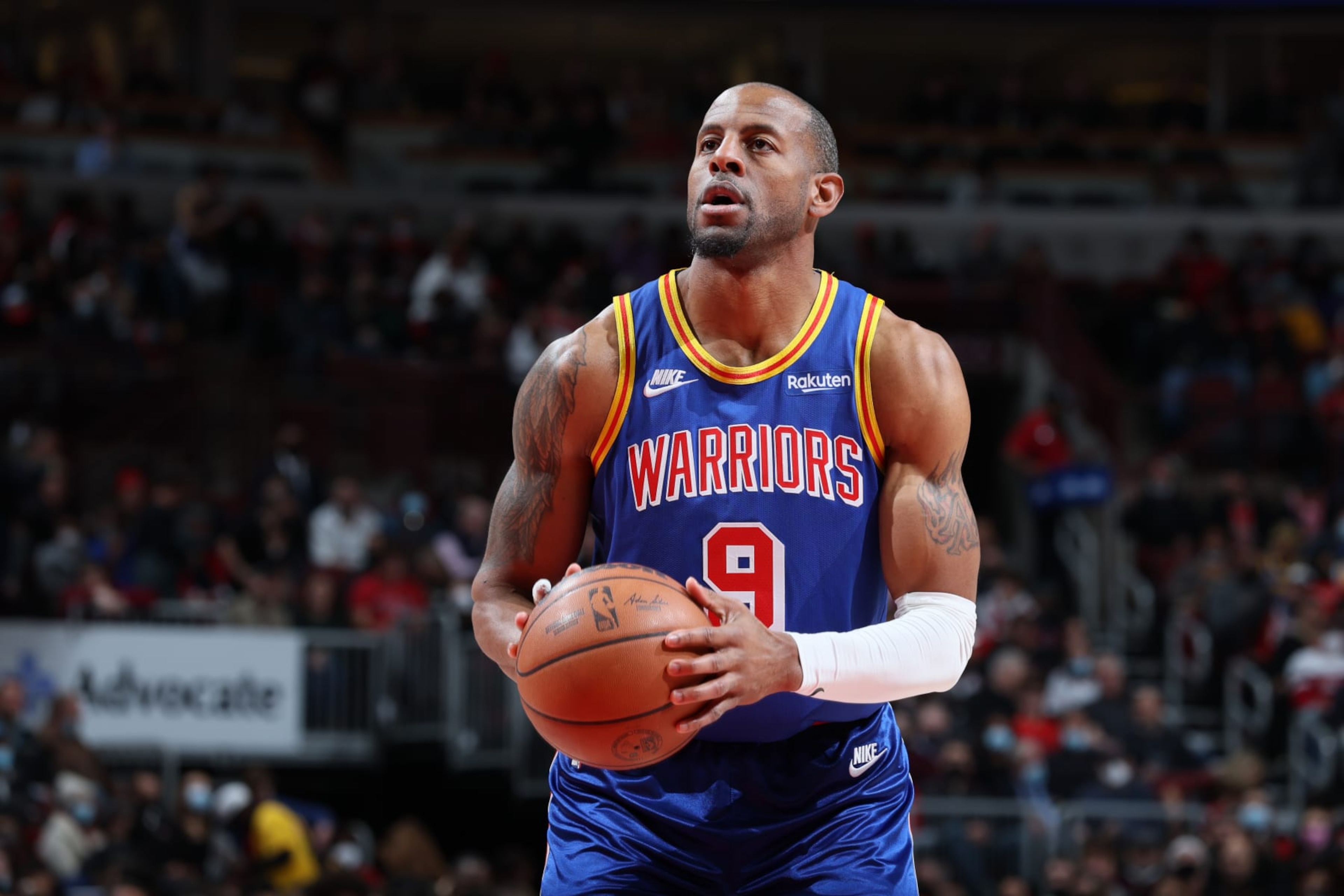 CHICAGO, IL - JANUARY 14: Andre Iguodala #9 of the Golden State Warriors shoots a free throw during the game against the Chicago Bulls on January 14, 2022 at United Center in Chicago, Illinois. NOTE TO USER: User expressly acknowledges and agrees that, by downloading and or using this photograph, User is consenting to the terms and conditions of the Getty Images License Agreement. Mandatory Copyright Notice: Copyright 2022 NBAE (Photo by Jeff Haynes/NBAE via Getty Images)