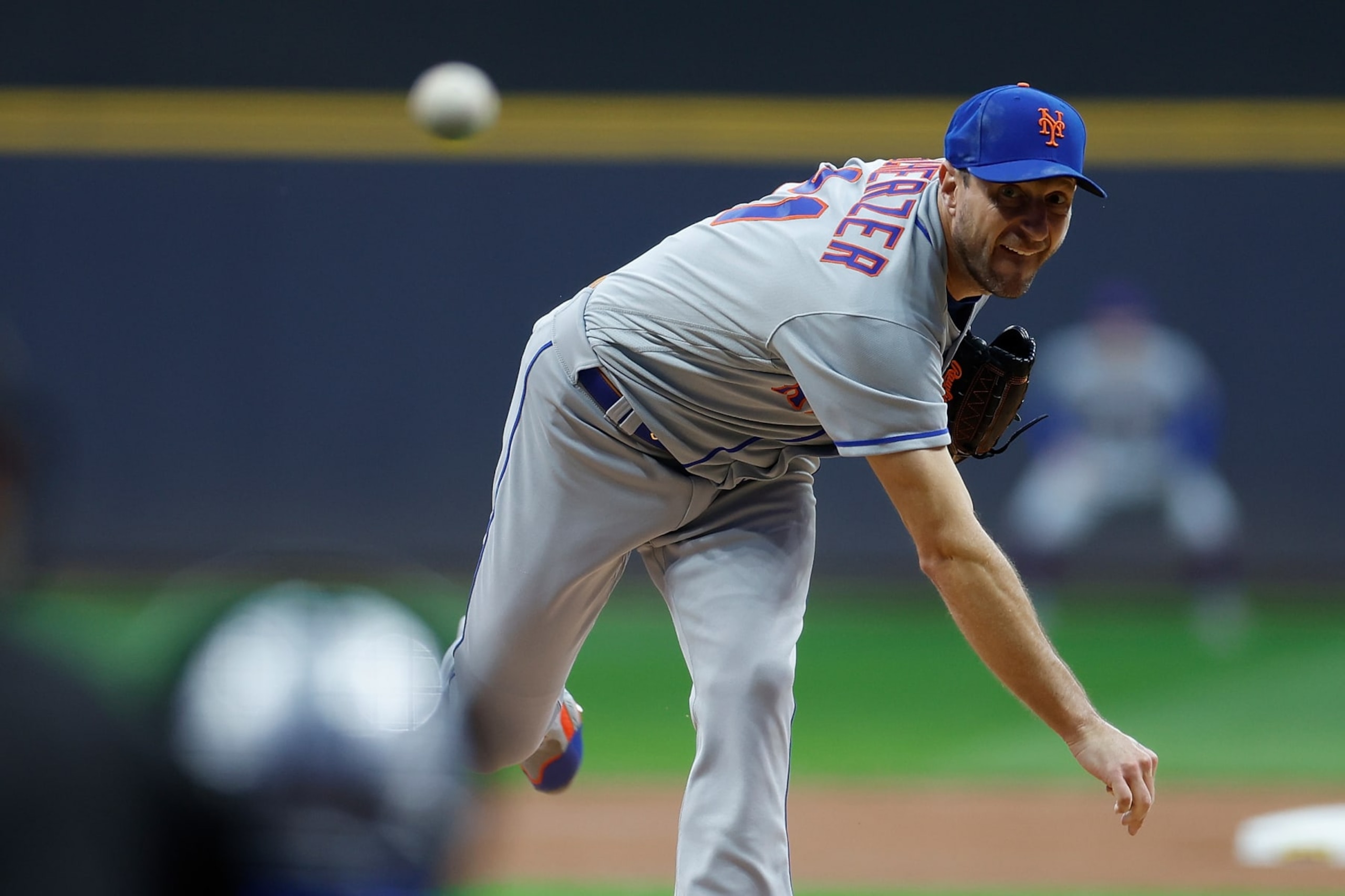 MILWAUKEE, WISCONSIN - SEPTEMBER 19: Max Scherzer #21 of the New York Mets throws a pitch \amb at American Family Field on September 19, 2022 in Milwaukee, Wisconsin. (Photo by John Fisher/Getty Images)