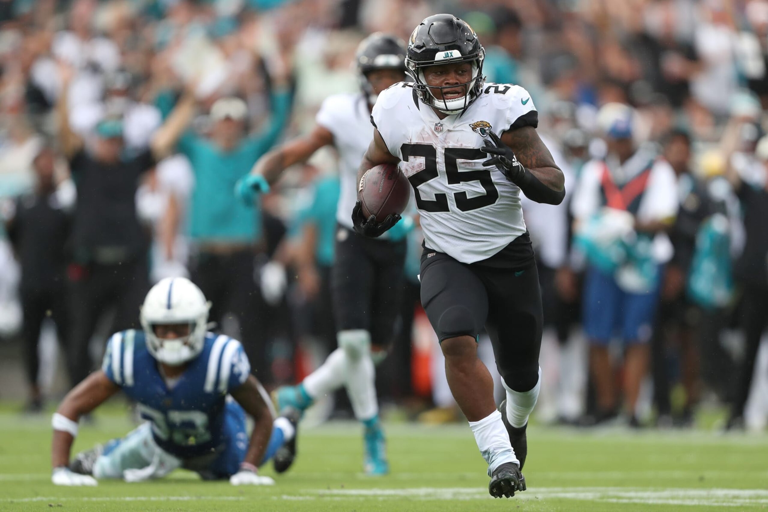 JACKSONVILLE, FLORIDA - SEPTEMBER 18: James Robinson #25 of the Jacksonville Jaguars runs the ball for a touchdown during the first half against the Indianapolis Colts at TIAA Bank Field on September 18, 2022 in Jacksonville, Florida. (Photo by Courtney Culbreath/Getty Images)