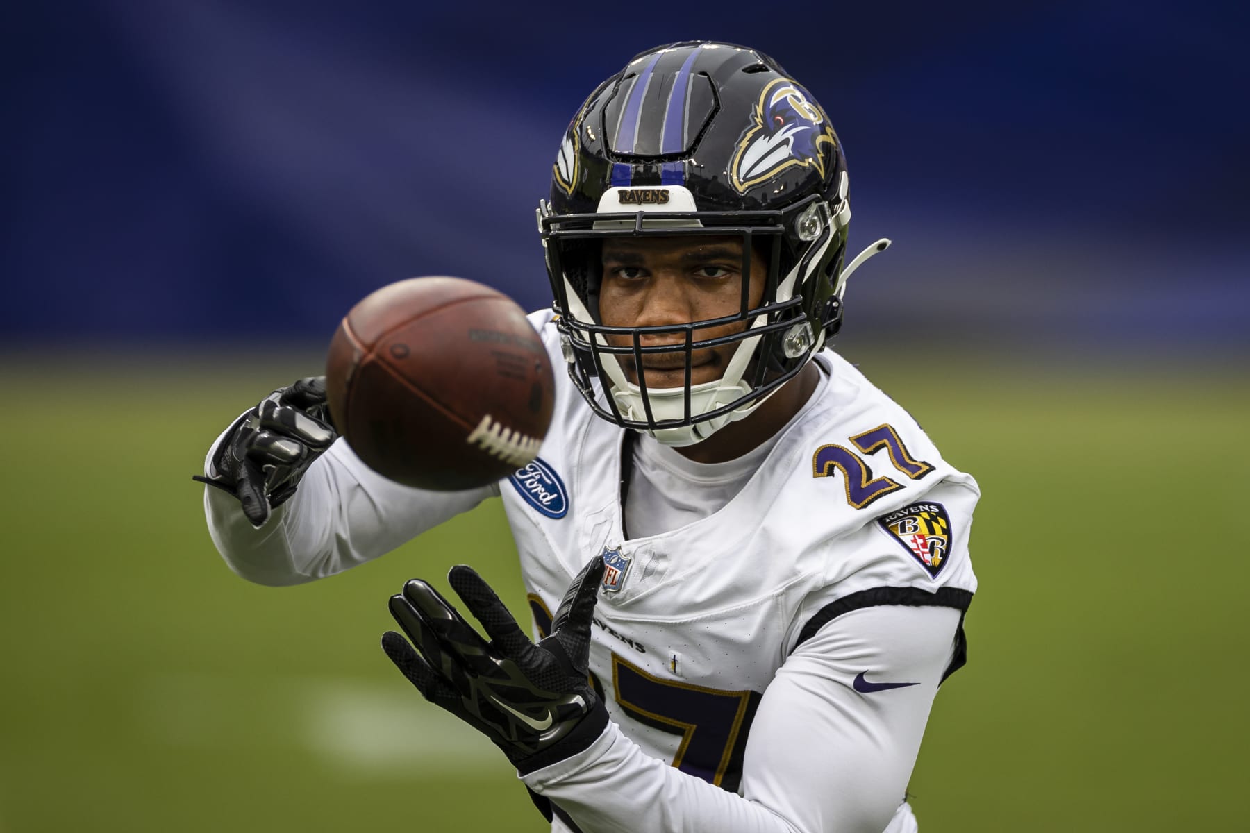 BALTIMORE, MD - JULY 31: J.K. Dobbins #27 of the Baltimore Ravens catches a pass during training camp at M&T Bank Stadium on July 31, 2021 in Baltimore, Maryland. (Photo by Scott Taetsch/Getty Images)