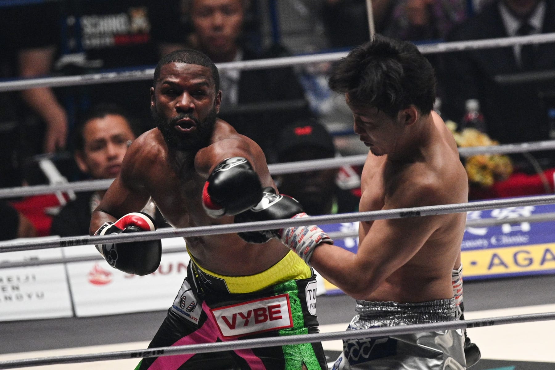 US boxer Floyd Mayweather (L) fights against Japanese mixed martial artist Mikuru Asakura during their exhibition boxing match at the Saitama Super Arena in Saitama on September 25, 2022. (Photo by Philip FONG / AFP) (Photo by PHILIP FONG/AFP via Getty Images)