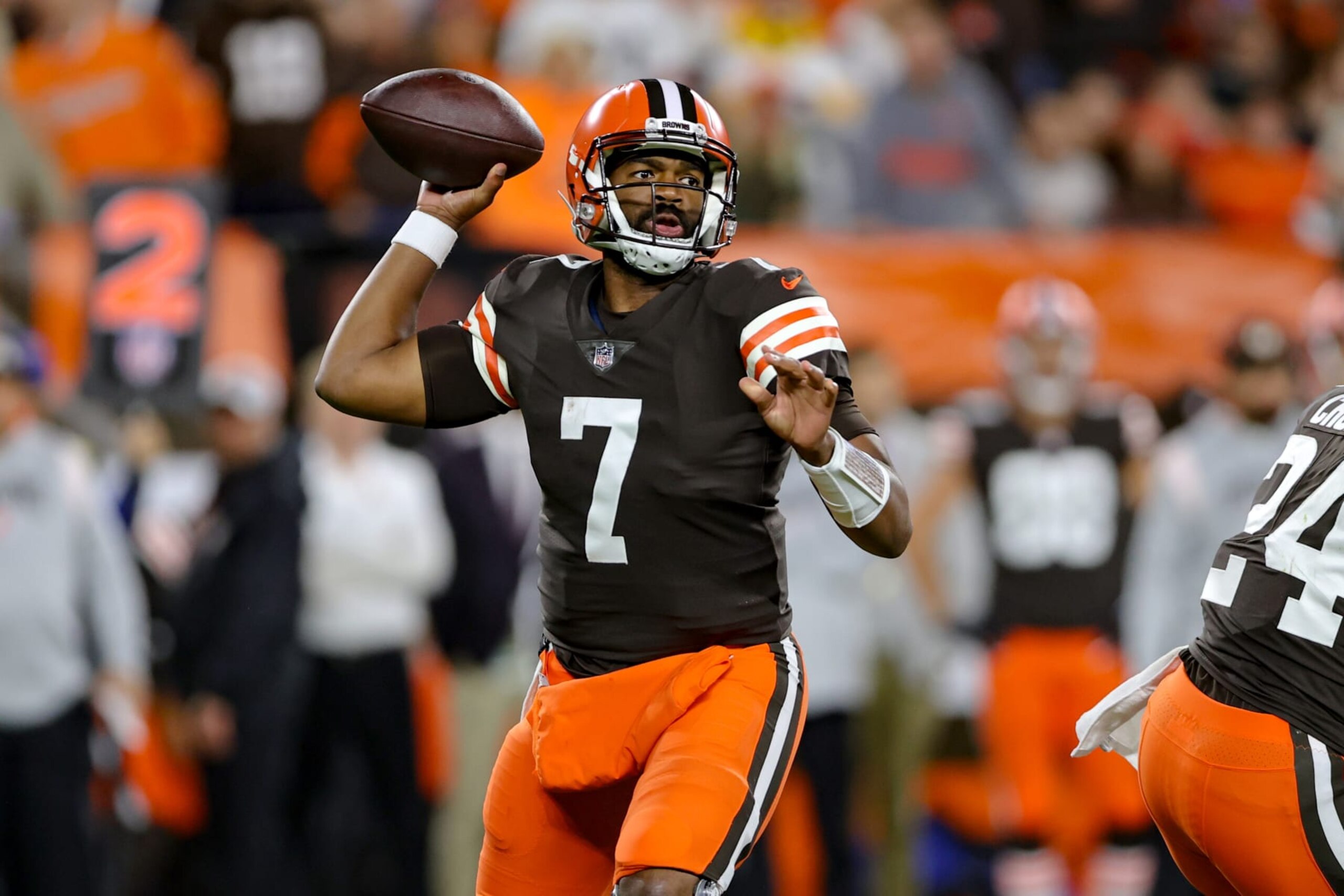 CLEVELAND, OH - SEPTEMBER 22: Cleveland Browns quarterback Jacoby Brissett (7) throws a pass during the first quarter of the National Football League game between the Pittsburgh Steelers and Cleveland Browns on September 22, 2022, at FirstEnergy Stadium in Cleveland, OH. (Photo by Frank Jansky/Icon Sportswire via Getty Images)