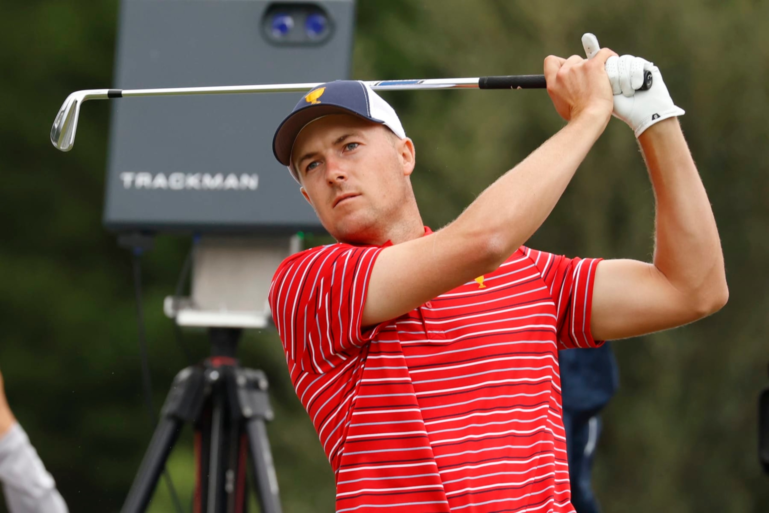 CHARLOTTE, NC - SEPTEMBER 25: USA Presidents Cup golfer Jordan Spieth hits his tee shot on the 4th hole during the 2022 Presidents Cup singles matches on September 25, 2022 at Quail Hollow Club in Charlotte, North Carolina. (Photo by Brian Spurlock/Icon Sportswire via Getty Images)