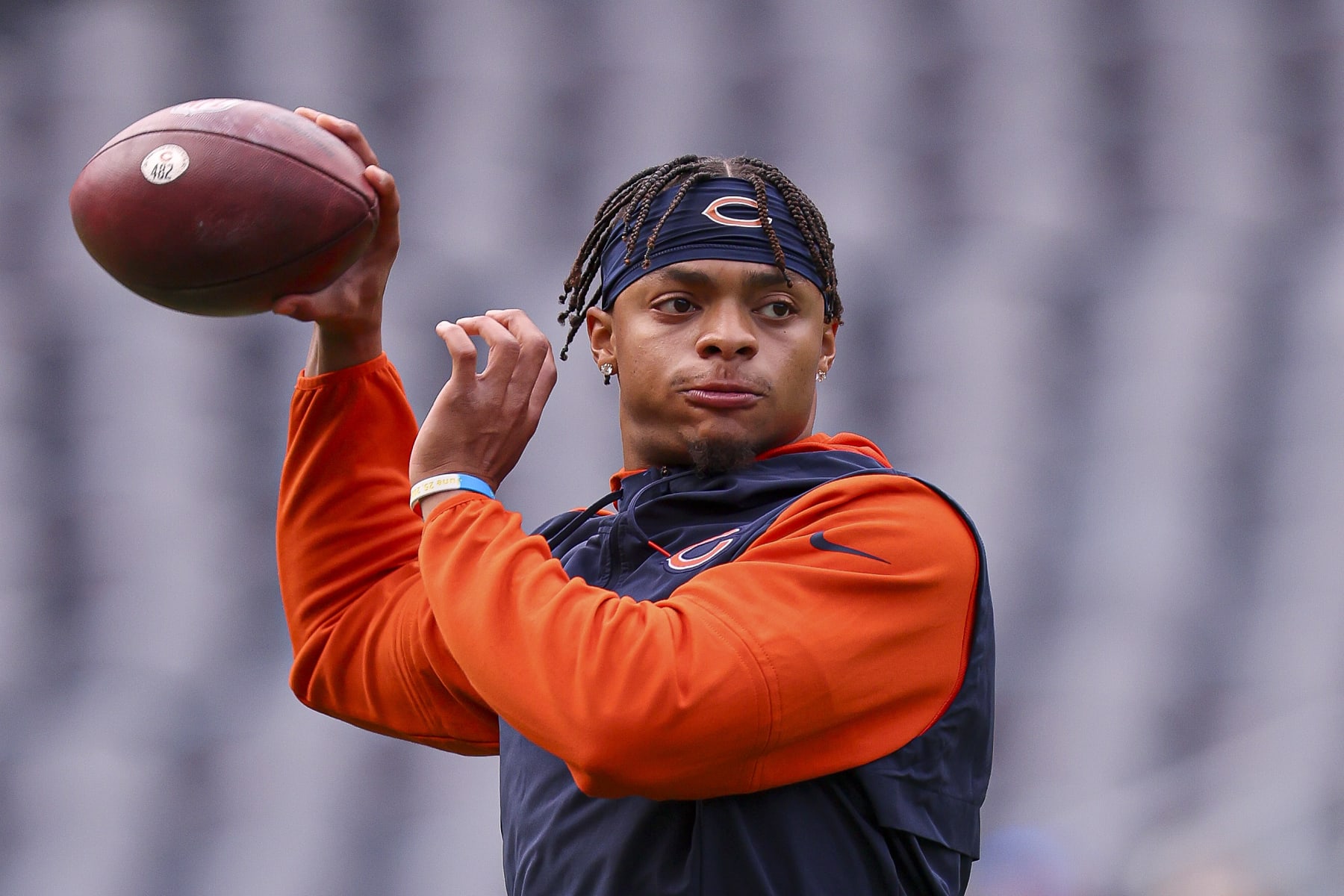 CHICAGO, ILLINOIS - SEPTEMBER 25: Quarterback Justin Fields #1 of the Chicago Bears warms up at Soldier Field on September 25, 2022 in Chicago, Illinois. (Photo by Michael Reaves/Getty Images)