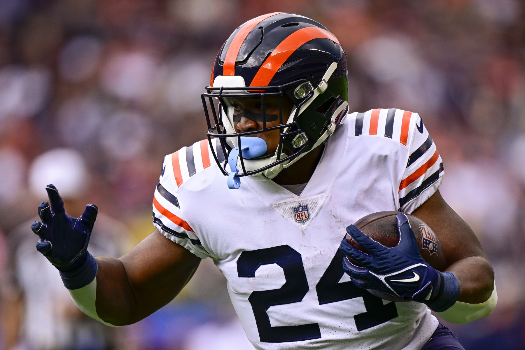 CHICAGO, ILLINOIS - SEPTEMBER 25: Running back Khalil Herbert #24 of the Chicago Bears runs for a touchdown during the first quarter at Soldier Field on September 25, 2022 in Chicago, Illinois. (Photo by Quinn Harris/Getty Images)