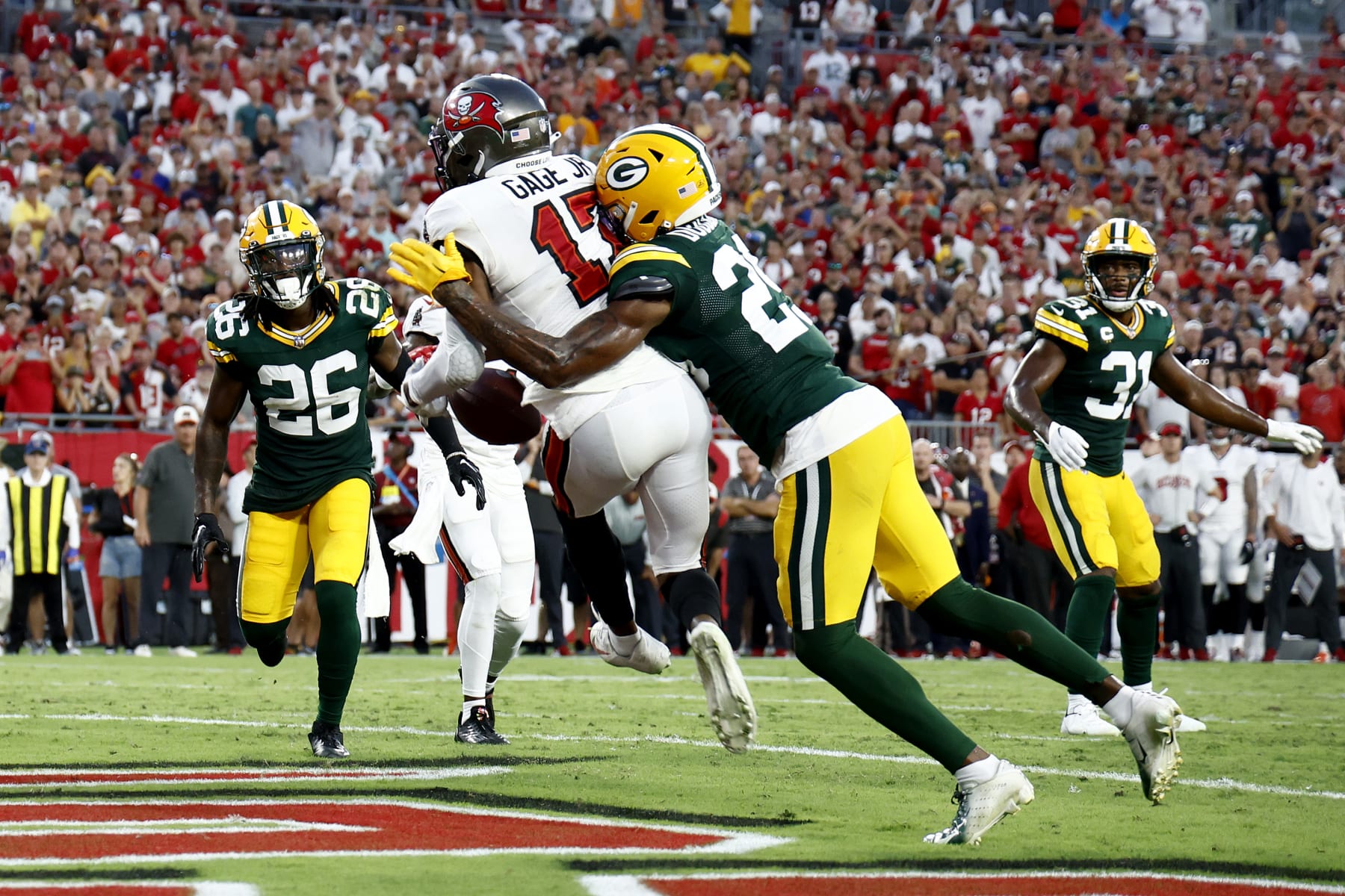 TAMPA, FLORIDA - SEPTEMBER 25: Russell Gage #17 of the Tampa Bay Buccaneers scores a touchdown against the Green Bay Packers during the fourth quarter in the game at Raymond James Stadium on September 25, 2022 in Tampa, Florida. (Photo by Douglas P. DeFelice/Getty Images)