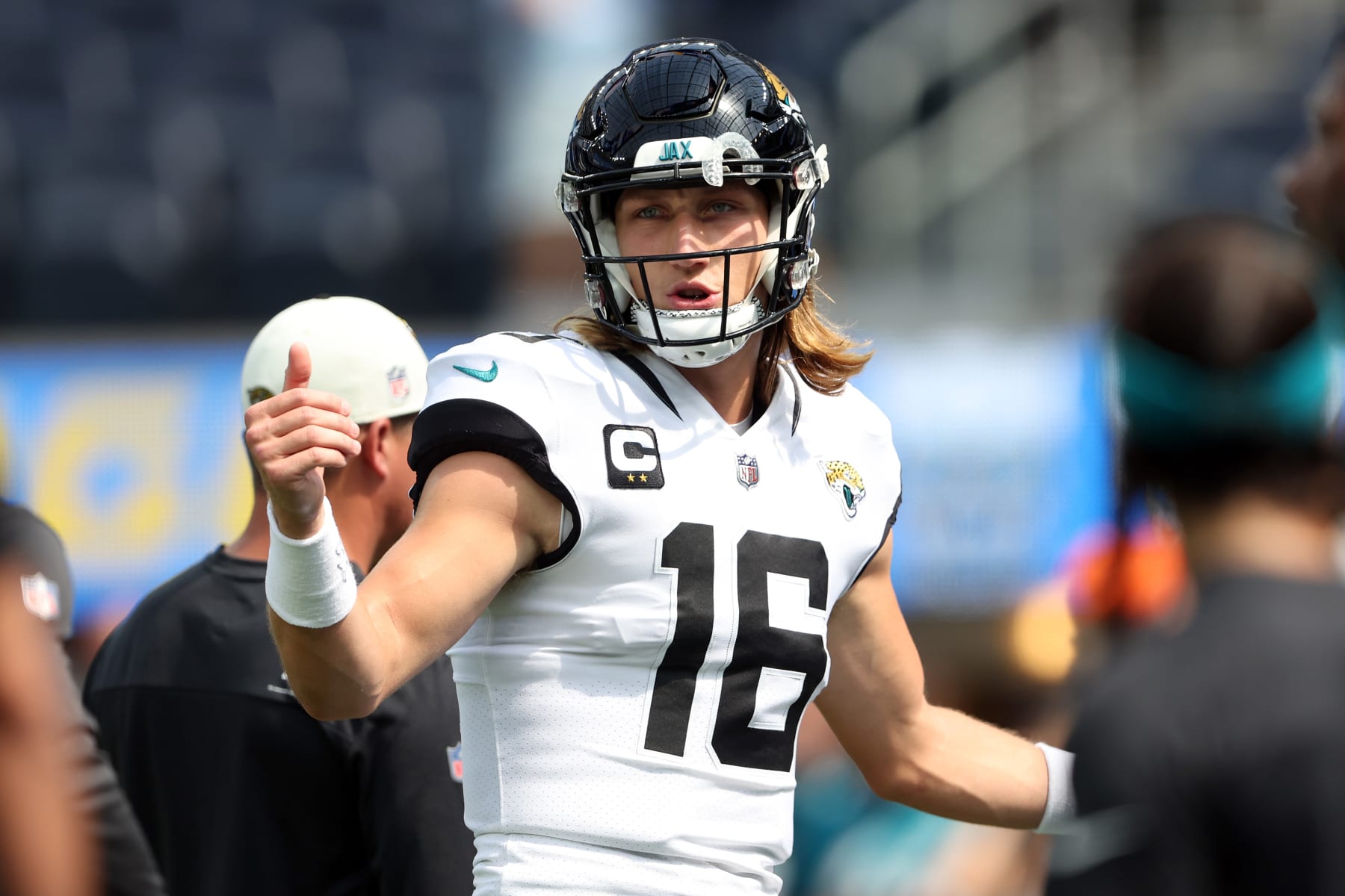 INGLEWOOD, CALIFORNIA - SEPTEMBER 25: Trevor Lawrence #16 of the Jacksonville Jaguars warms up before his game against the Los Angeles Chargers at SoFi Stadium on September 25, 2022 in Inglewood, California. (Photo by Sean M. Haffey/Getty Images)