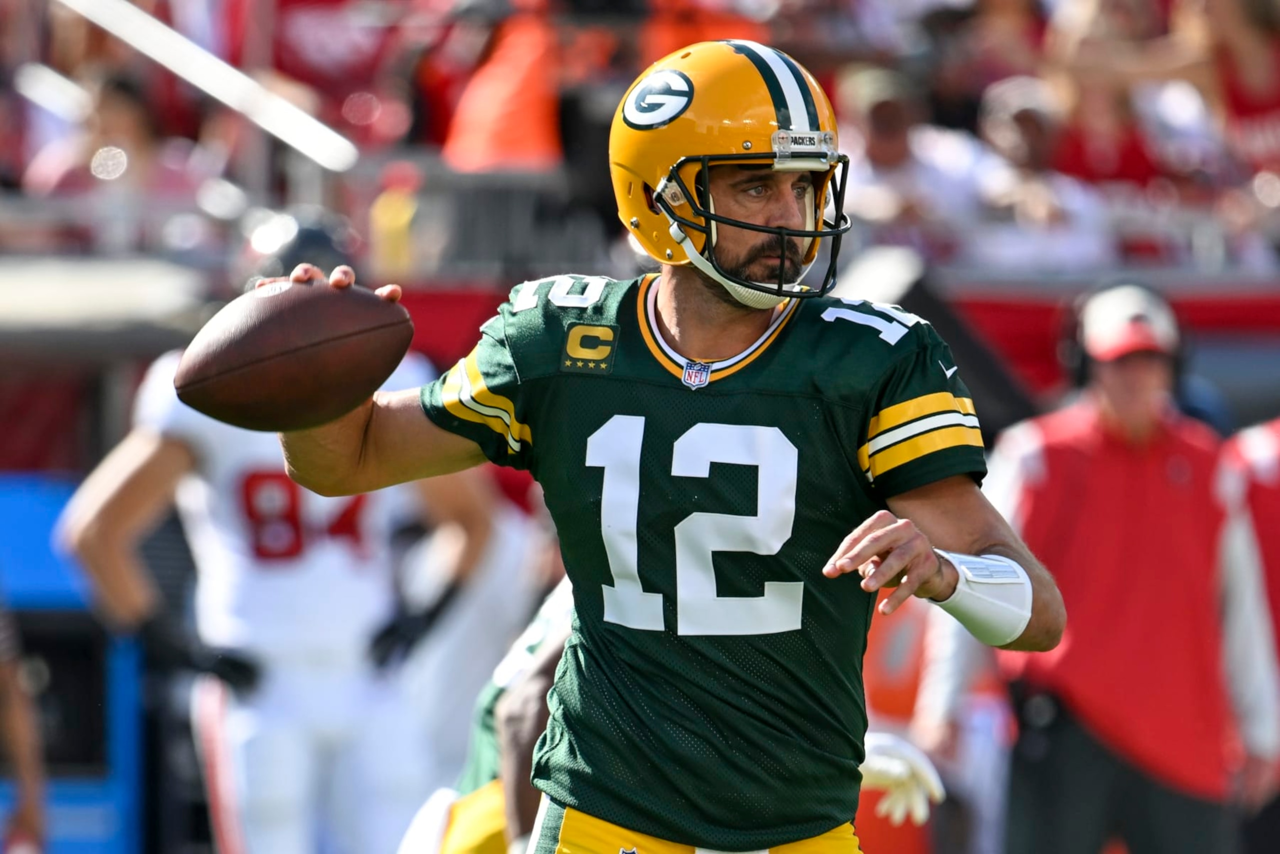 Green Bay Packers' Aaron Rodgers thorws during the first half of an NFL football game against the Tampa Bay Buccaneers Sunday, Sept. 25, 2022, in Tampa, Fla. (AP Photo/Jason Behnken)