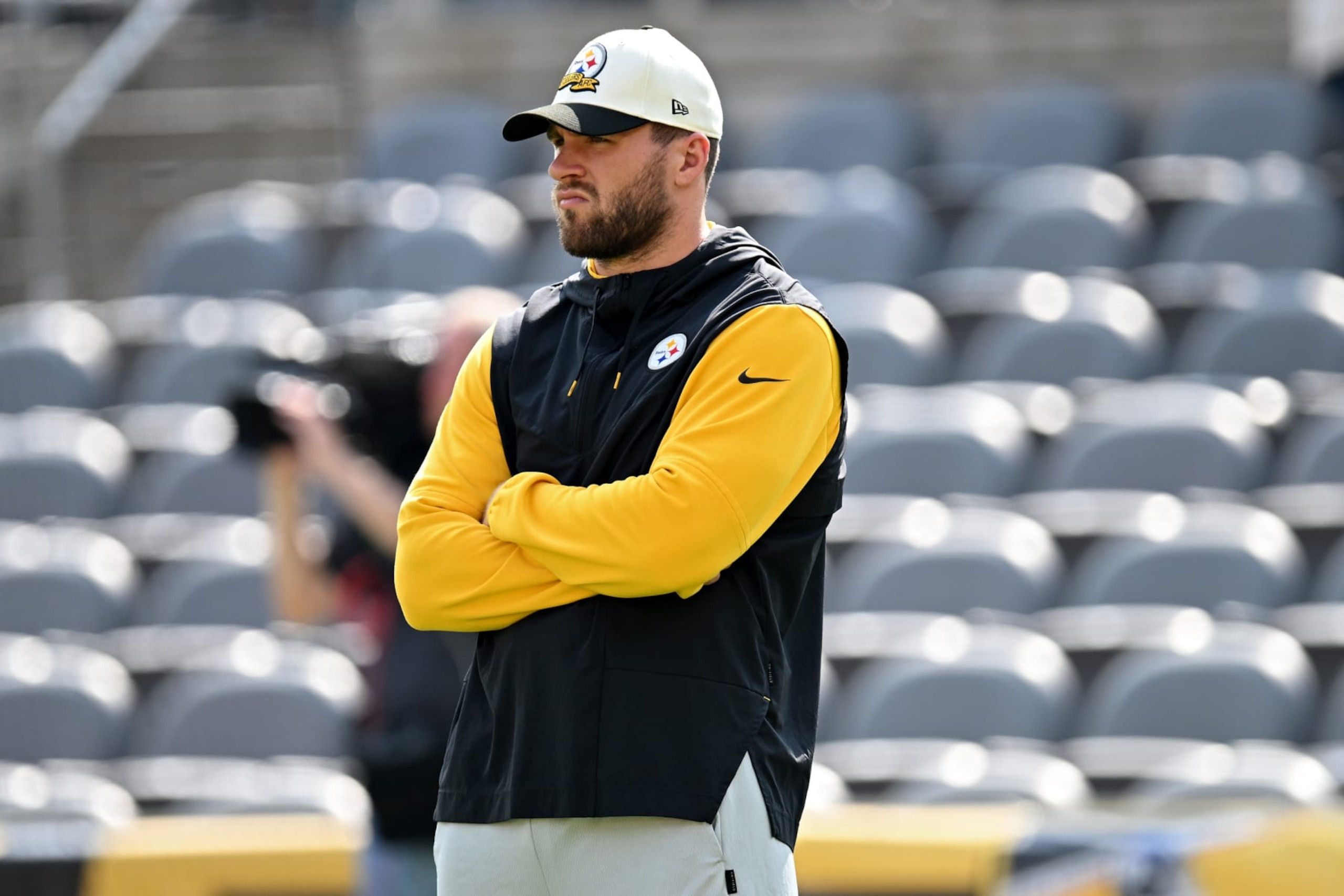 PITTSBURGH, PENNSYLVANIA - SEPTEMBER 18: T.J. Watt #90 of the Pittsburgh Steelers watches warm ups before a game against the New England Patriots at Acrisure Stadium on September 18, 2022 in Pittsburgh, Pennsylvania. (Photo by Joe Sargent/Getty Images)