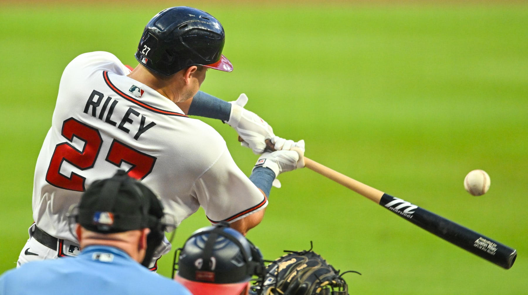 ATLANTA, GA  SEPTEMBER 20:  Atlanta third baseman Austin Riley (27) swings at a pitch during the MLB game between the Washington Nationals and the Atlanta Braves on September 20th, 2022 at Truist Park in Atlanta, GA. (Photo by Rich von Biberstein/Icon Sportswire via Getty Images)