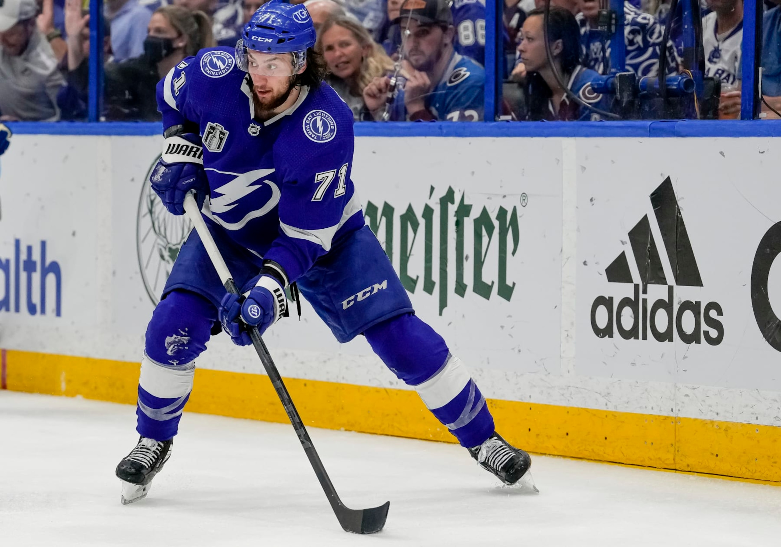 TAMPA, FL - JUNE 26: Tampa Bay Lightning center Anthony Cirelli (71) looks to make a pass during the NHL Hockey Stanley Cup Finals Game six between Tampa Bay Lightning and the Colorado Avalanche on June 26th, 2022 at Amalie Arena in Tampa Florida (Photo by Andrew Bershaw /Icon_Sportswire)