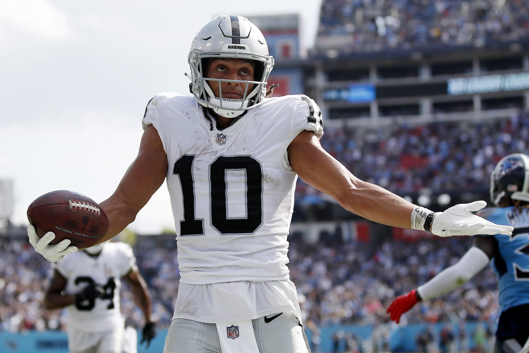 NASHVILLE, TENNESSEE - SEPTEMBER 25: Mack Hollins #10 of the Las Vegas Raiders celebrates after catching the ball for a touchdown against Terrance Mitchell #39 (not pictured) of the Tennessee Titans during the fourth quarter at Nissan Stadium on September 25, 2022 in Nashville, Tennessee. (Photo by Silas Walker/Getty Images)