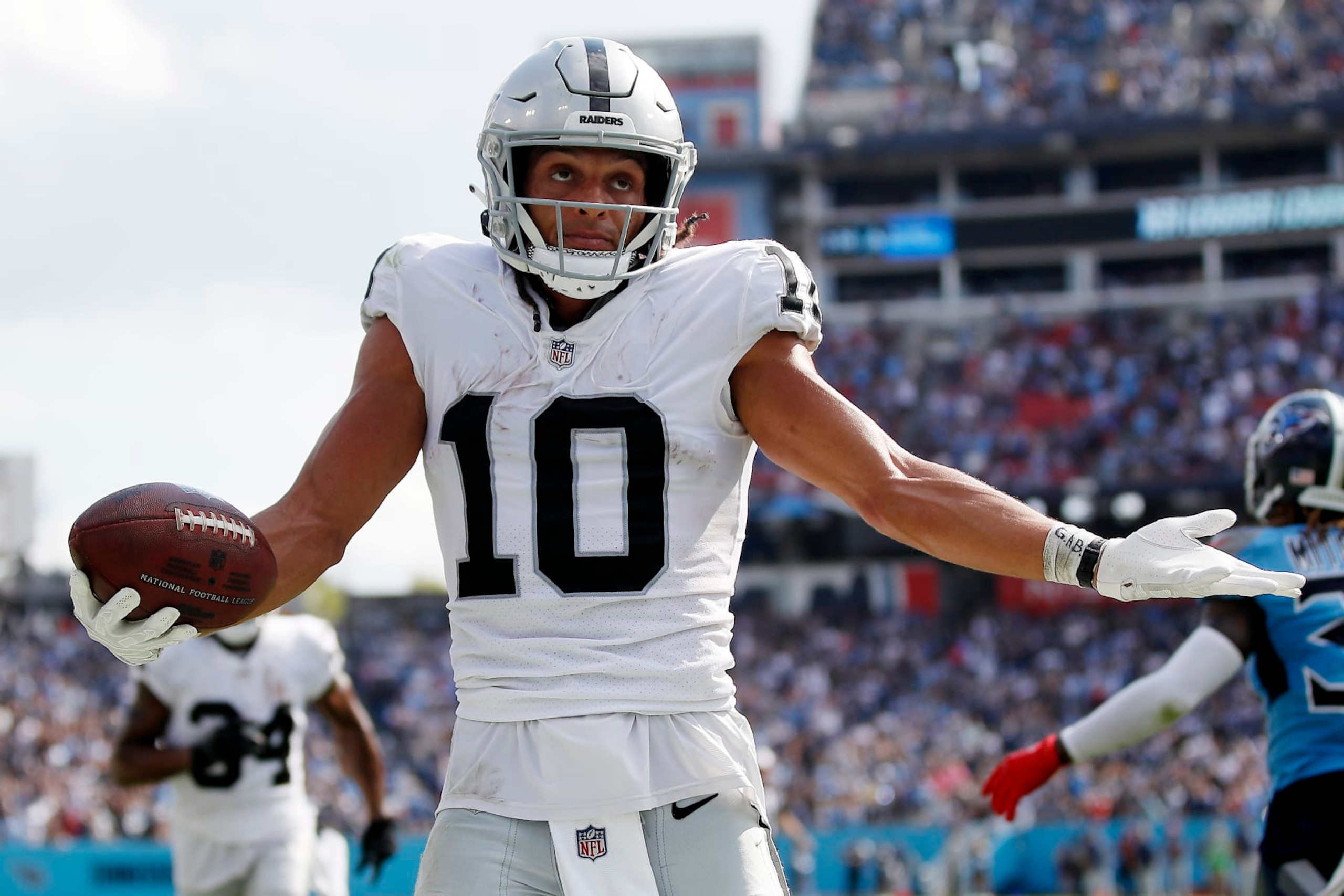 NASHVILLE, TENNESSEE - SEPTEMBER 25: Mack Hollins #10 of the Las Vegas Raiders celebrates after catching the ball for a touchdown against Terrance Mitchell #39 (not pictured) of the Tennessee Titans during the fourth quarter at Nissan Stadium on September 25, 2022 in Nashville, Tennessee. (Photo by Silas Walker/Getty Images)