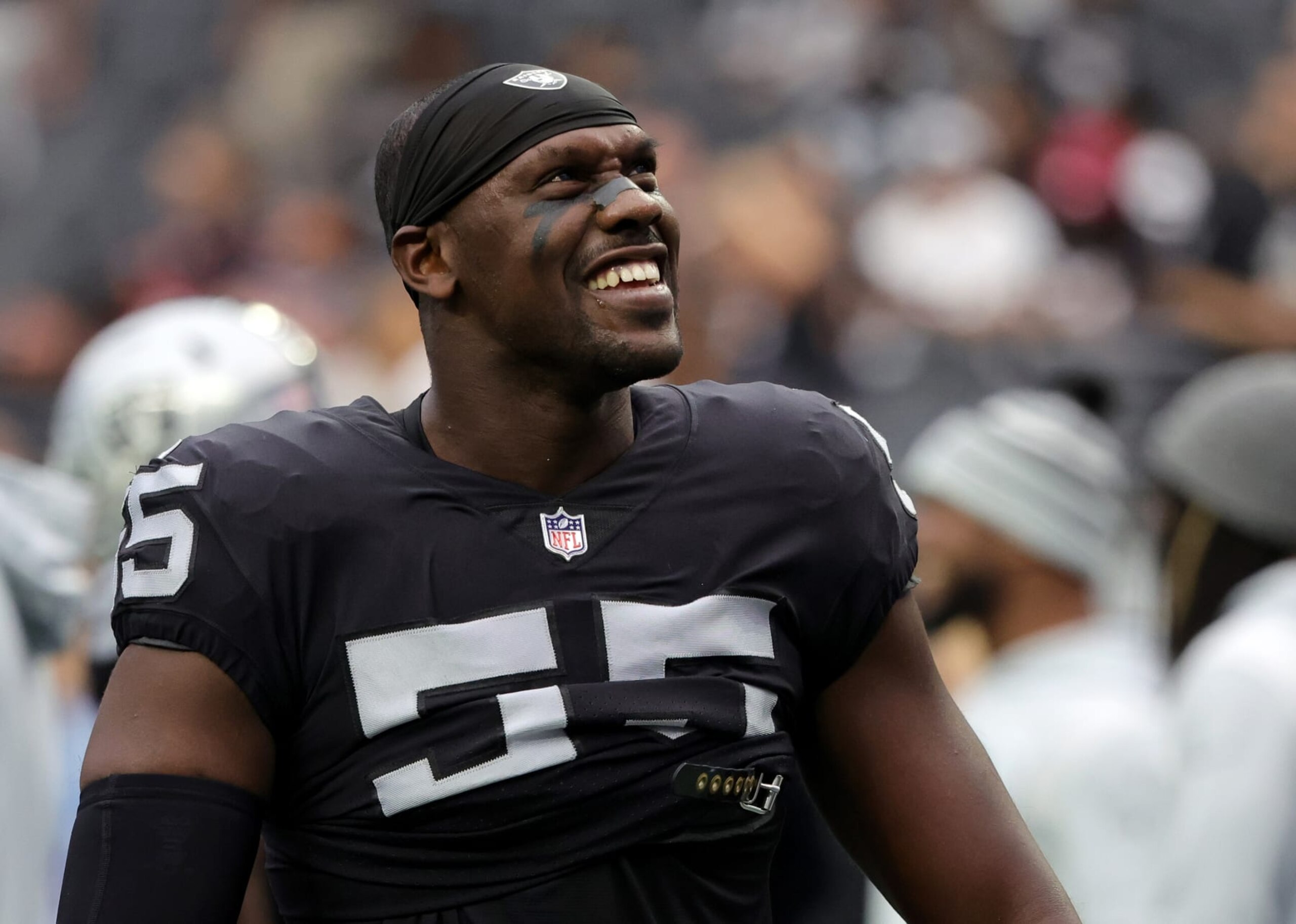 LAS VEGAS, NEVADA - SEPTEMBER 18: Defensive end Chandler Jones #55 of the Las Vegas Raiders warms up before a game against the Arizona Cardinals at Allegiant Stadium on September 18, 2022 in Las Vegas, Nevada. The Cardinals defeated the Raiders 29-23 in overtime. (Photo by Ethan Miller/Getty Images)