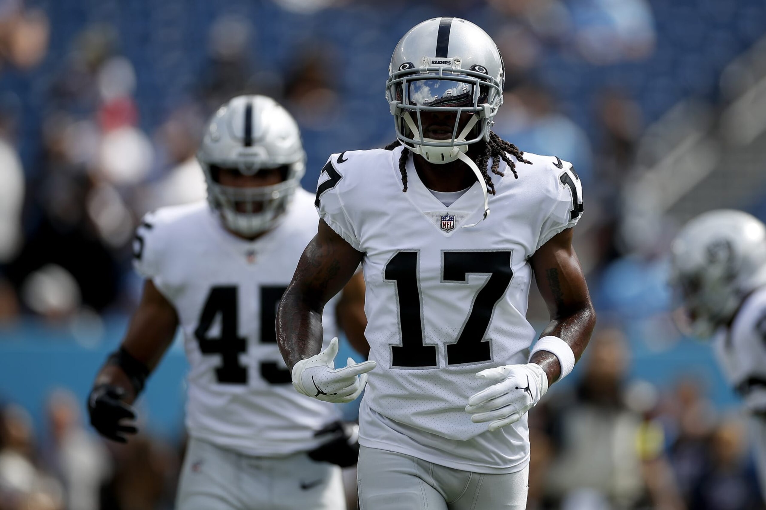 NASHVILLE, TENNESSEE - SEPTEMBER 25: Wide receiver Davante Adams #17 of the Las Vegas Raiders warms up before the game against the Tennessee Titans at Nissan Stadium on September 25, 2022 in Nashville, Tennessee. (Photo by Silas Walker/Getty Images)