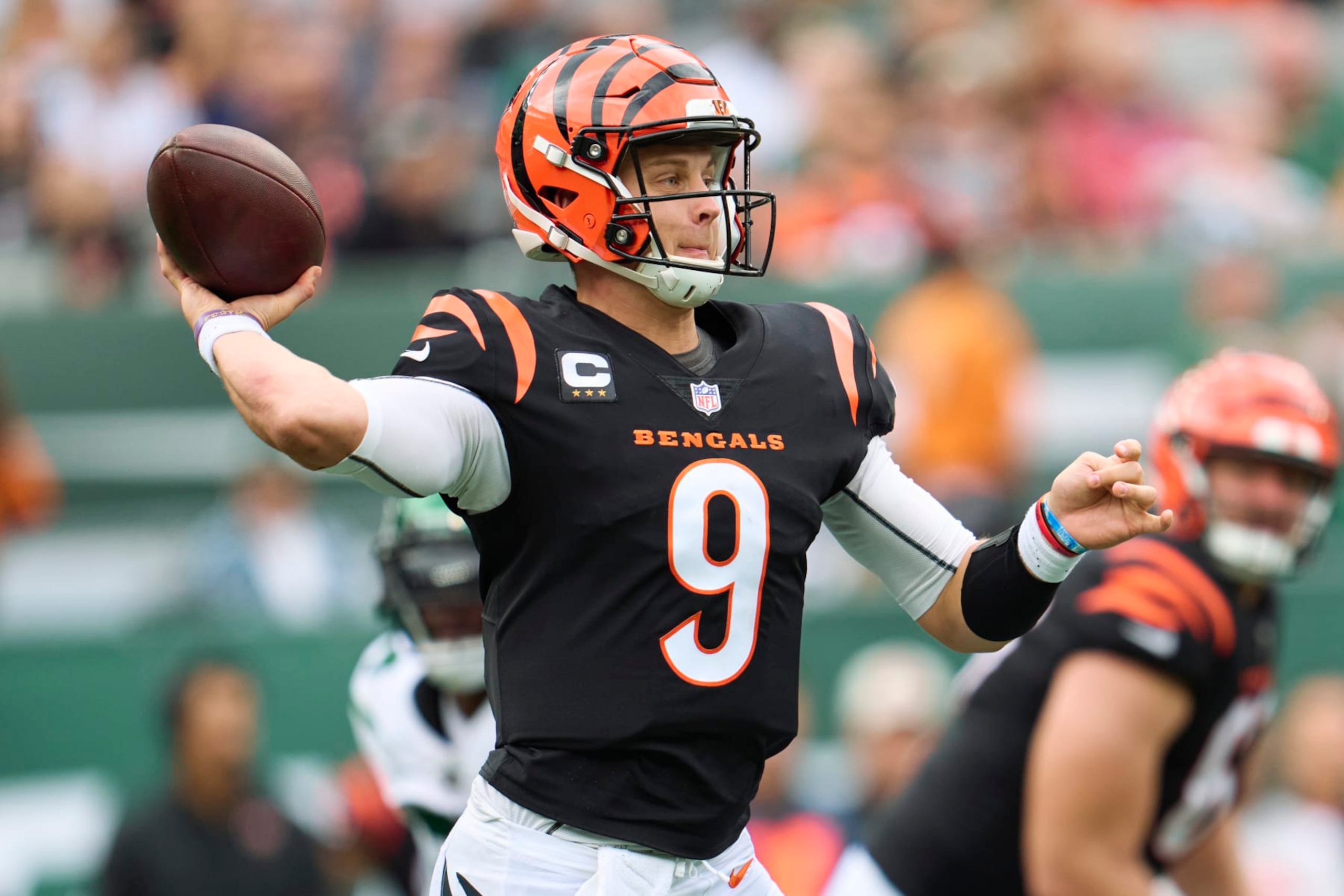 EAST RUTHERFORD, NJ - SEPTEMBER 25: Joe Burrow #9 of the Cincinnati Bengals drops back to pass against the New York Jets at MetLife Stadium on September 25, 2022 in East Rutherford, New Jersey. (Photo by Cooper Neill/Getty Images) EAST RUTHERFORD, NJ - SEPTEMBER 25: Joe Burrow #9 of the Cincinnati Bengals drops back to pass against the New York Jets at MetLife Stadium on September 25, 2022 in East Rutherford, New Jersey. (Photo by Cooper Neill/Getty Images)