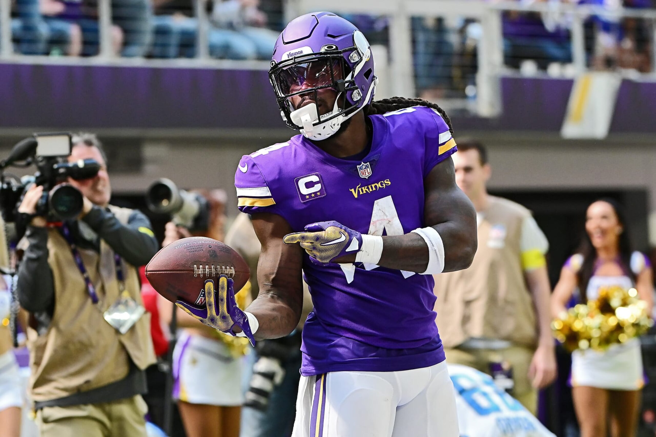 MINNEAPOLIS, MINNESOTA - SEPTEMBER 25: Running back Dalvin Cook #4 of the Minnesota Vikings reacts after gaining a first down in the second quarter of the game against the Detroit Lions at U.S. Bank Stadium on September 25, 2022 in Minneapolis, Minnesota.. (Photo by Stephen Maturen/Getty Images)