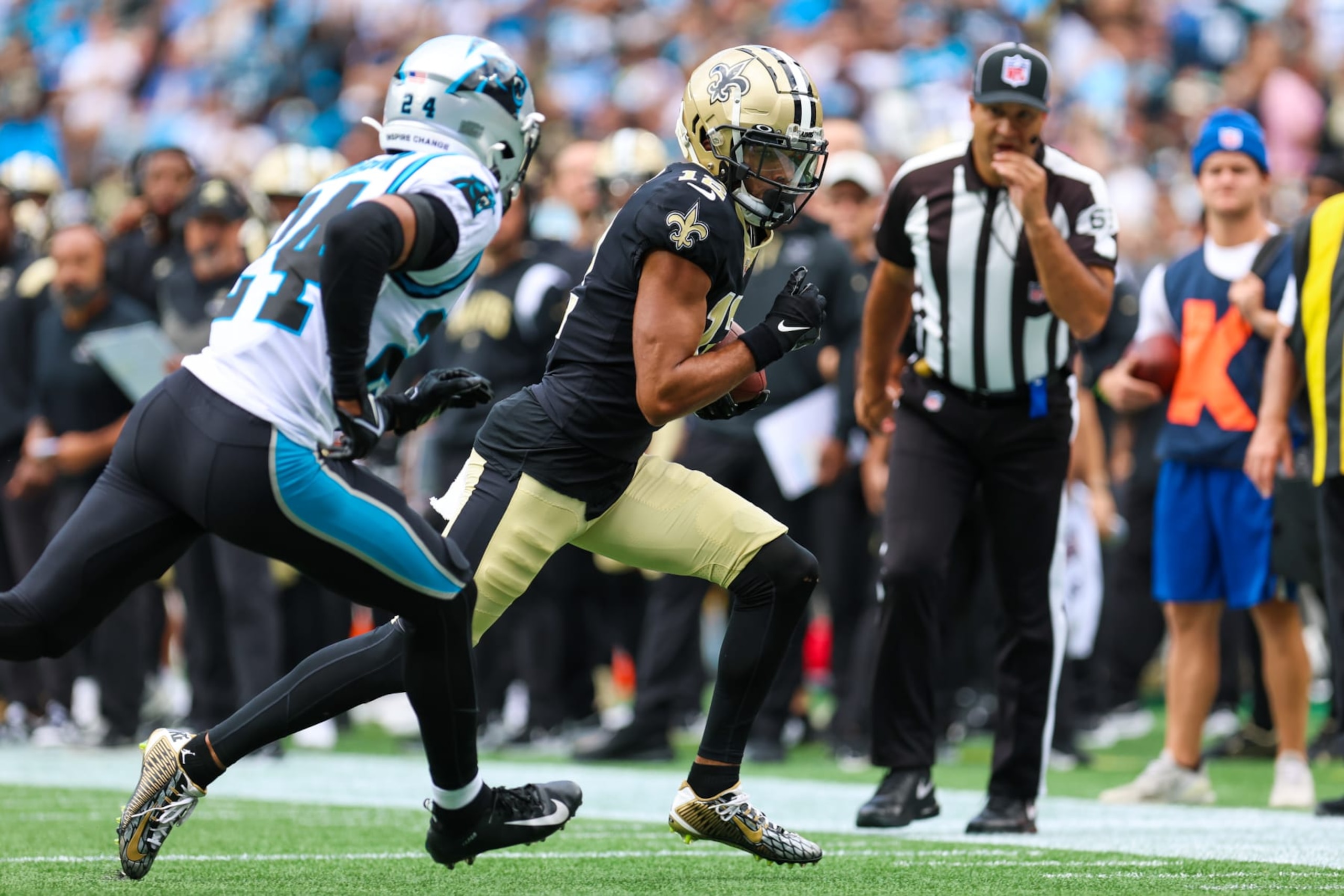CHARLOTTE, NC - SEPTEMBER 25: Chris Olave (12) of the New Orleans Saints runs the ball after making a catch during a football game between the Carolina Panthers and the New Orleans Saints on Sep 25, 2022, at Bank of America Stadium in Charlotte, NC. (Photo by David Jensen/Icon Sportswire via Getty Images) CHARLOTTE, NC - SEPTEMBER 25: Chris Olave (12) of the New Orleans Saints runs the ball after making a catch during a football game between the Carolina Panthers and the New Orleans Saints on Sep 25, 2022, at Bank of America Stadium in Charlotte, NC. (Photo by David Jensen/Icon Sportswire via Getty Images)